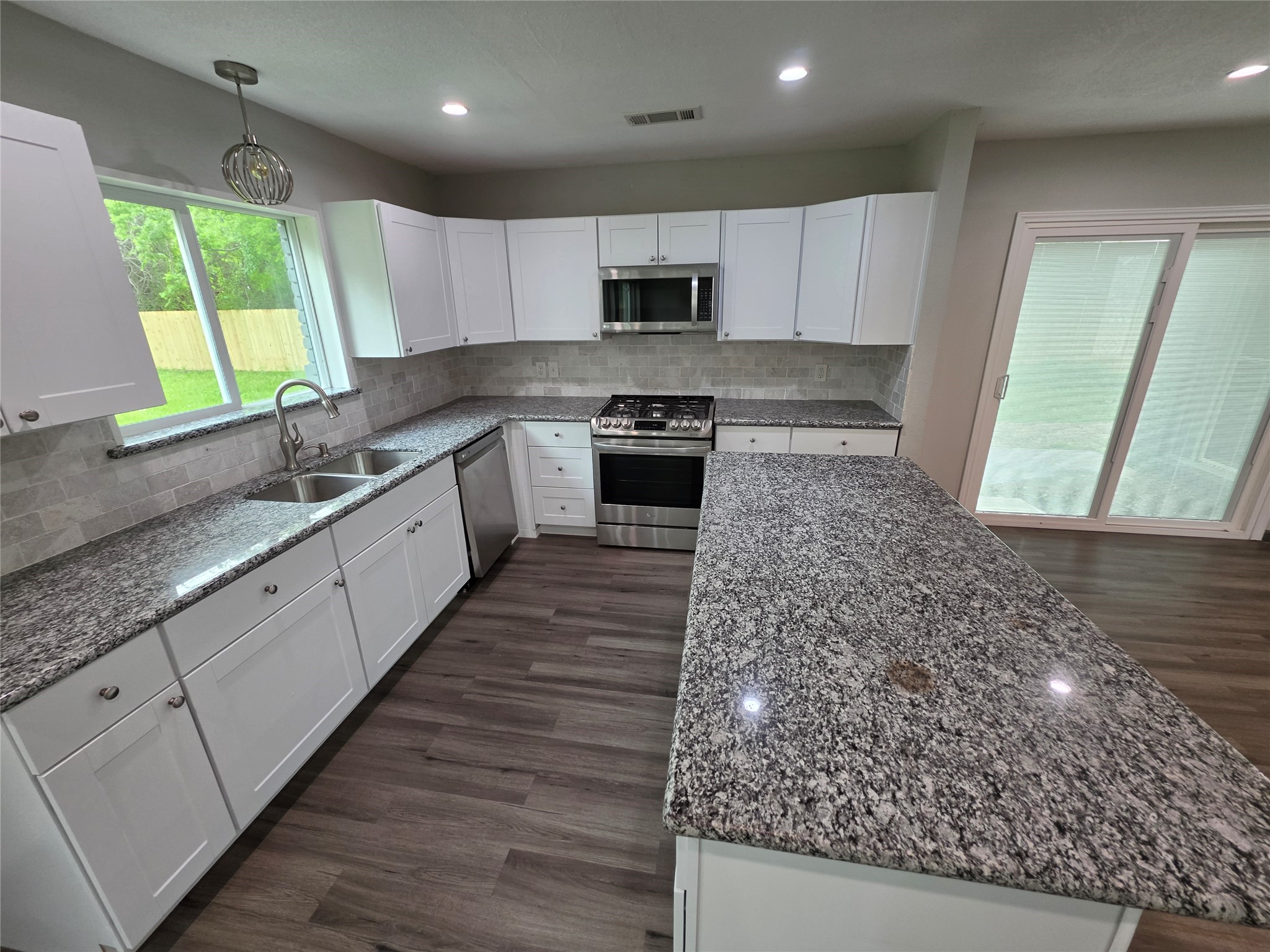 910 Royal Oak Drive, Dickinson, TX 77539