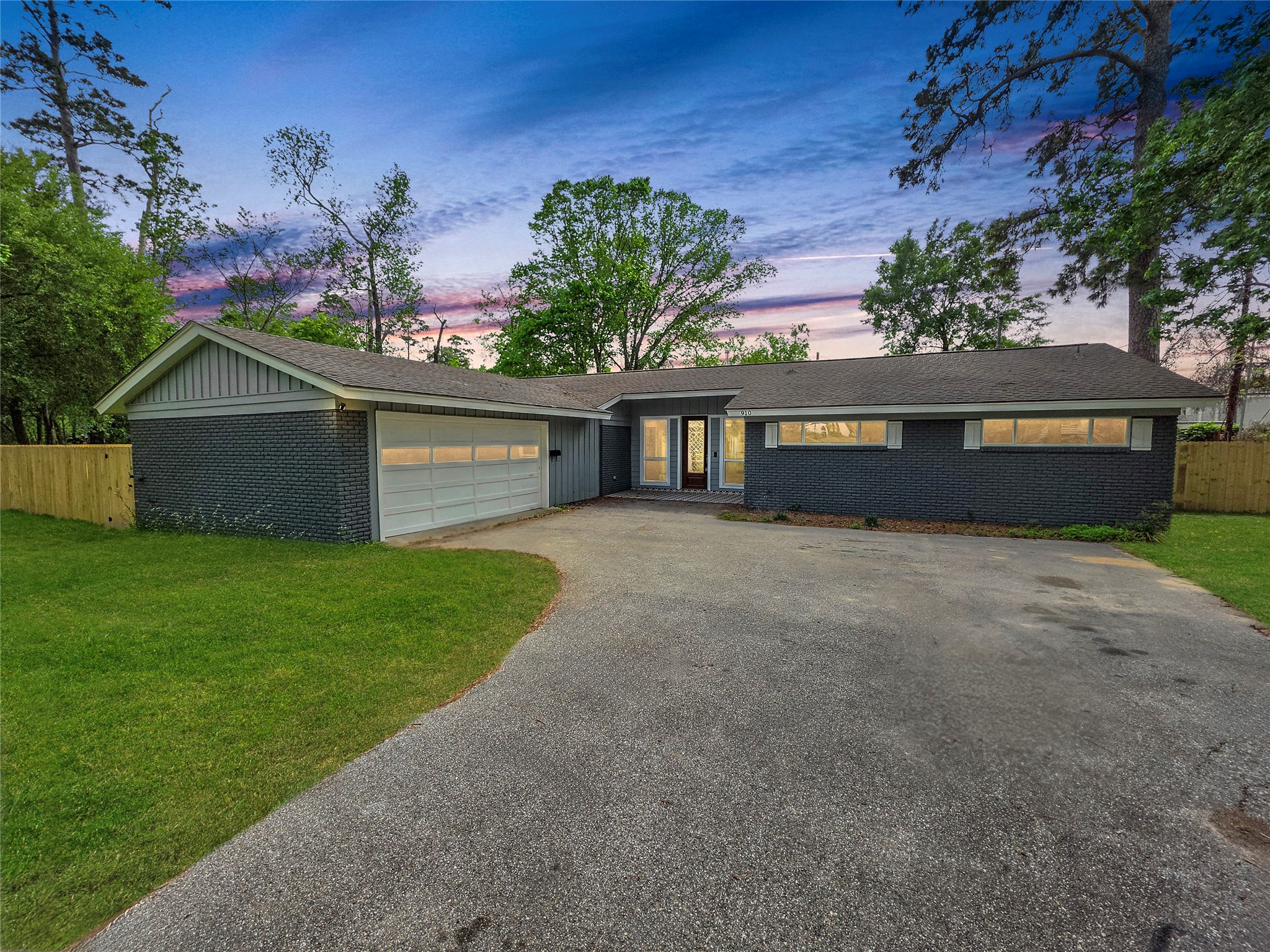 910 Royal Oak Drive, Dickinson, TX 77539 910 Royal Oak Drive, Dickinson, TX 77539