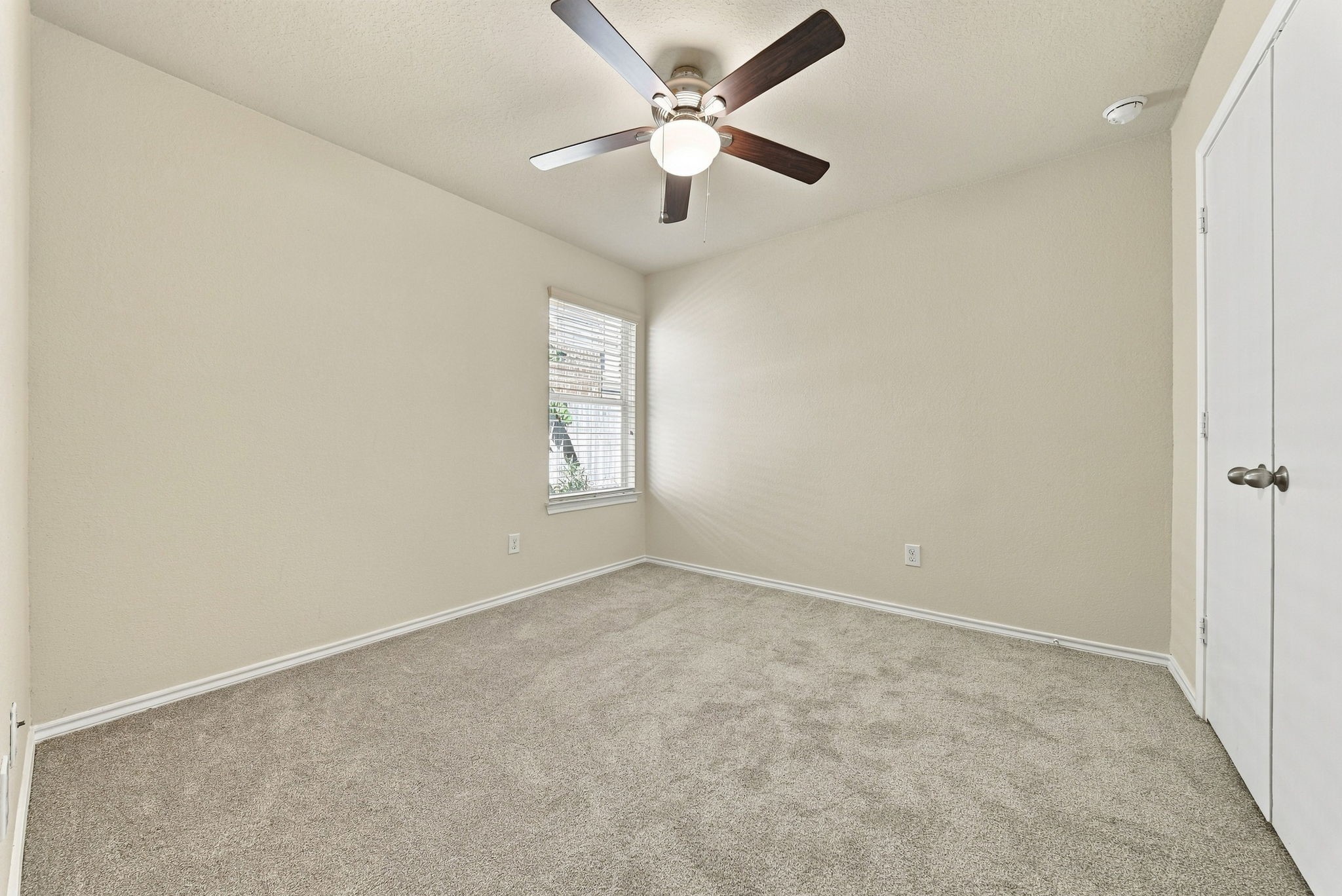 9911 Sterling Place Drive, Conroe, TX 77303