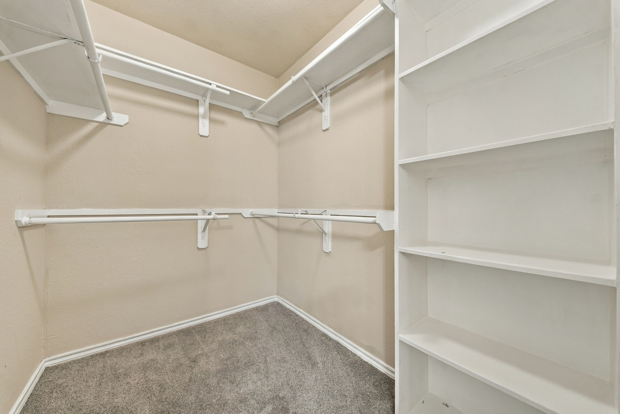 9911 Sterling Place Drive, Conroe, TX 77303