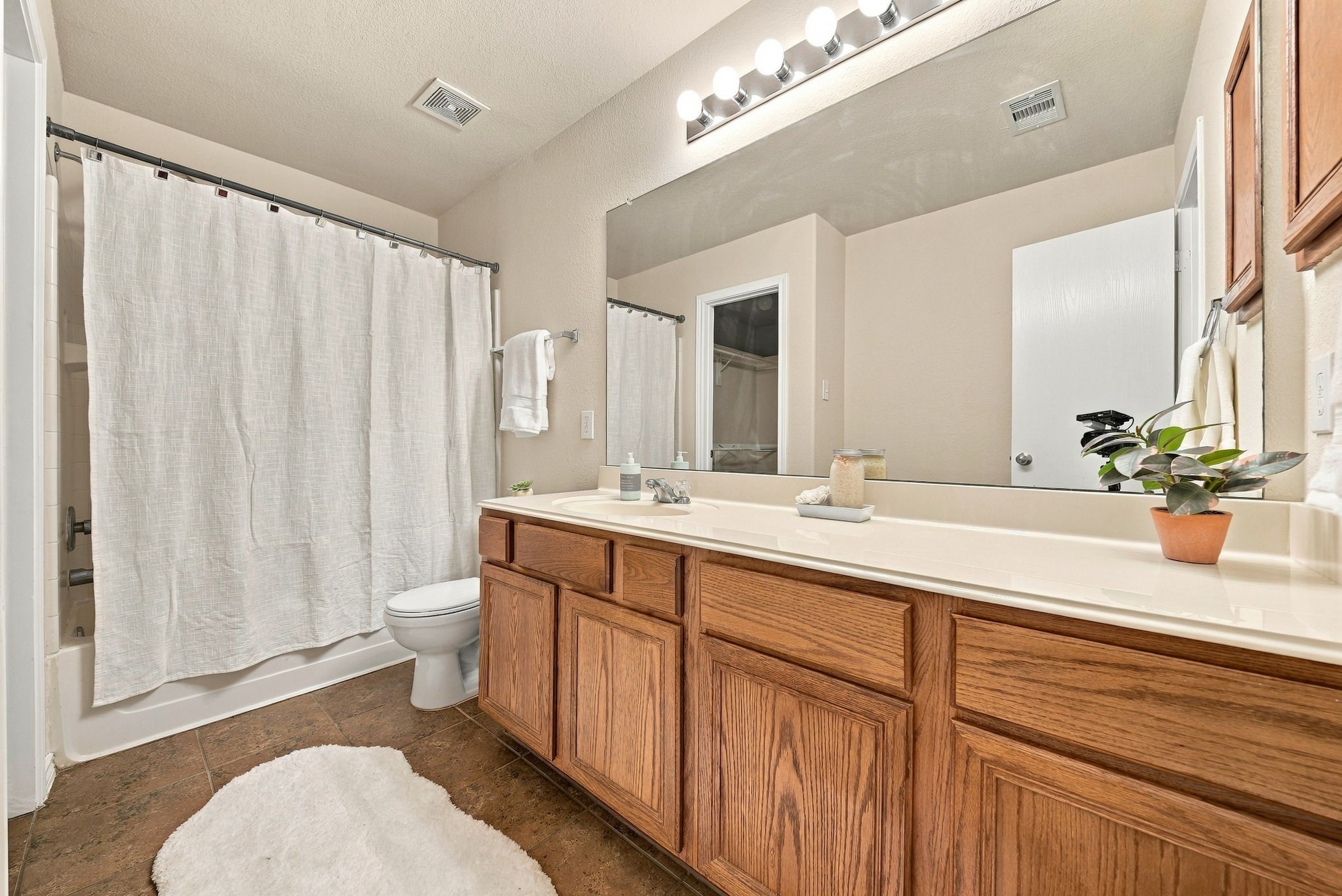 9911 Sterling Place Drive, Conroe, TX 77303