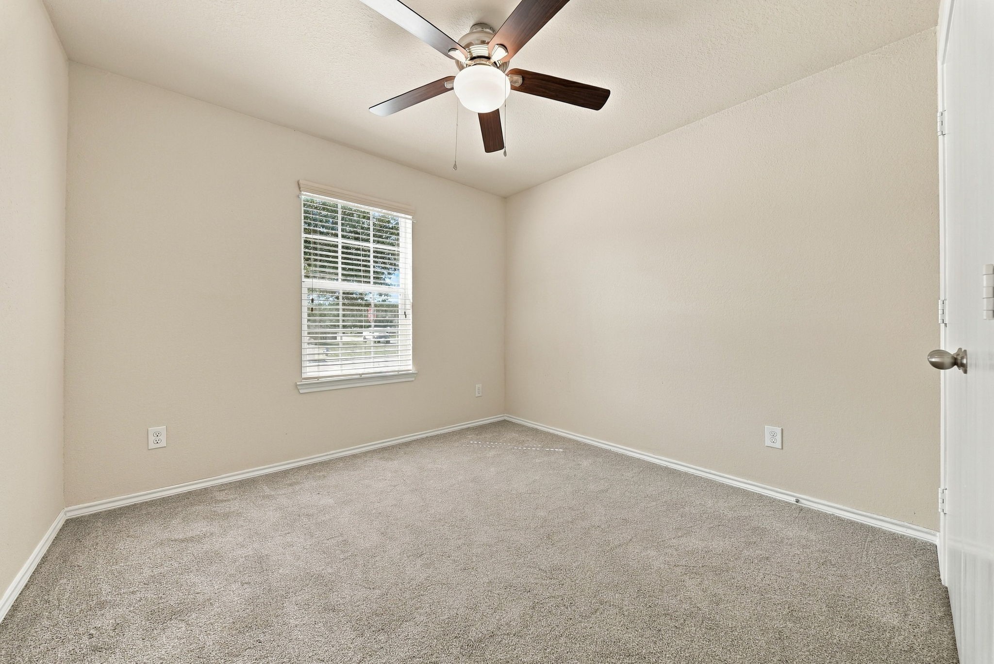 9911 Sterling Place Drive, Conroe, TX 77303