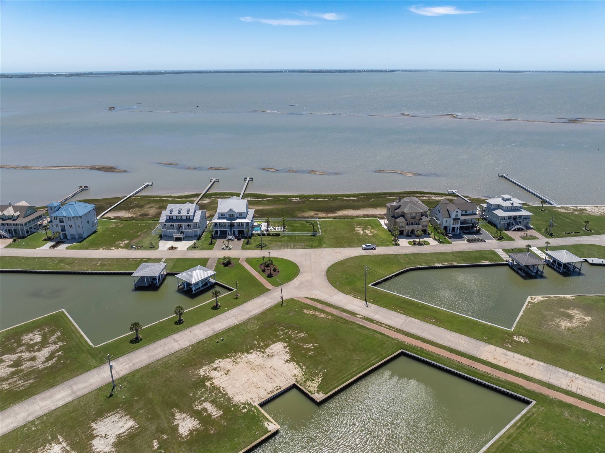 2 Sugarloaf, Hitchcock, TX 77563