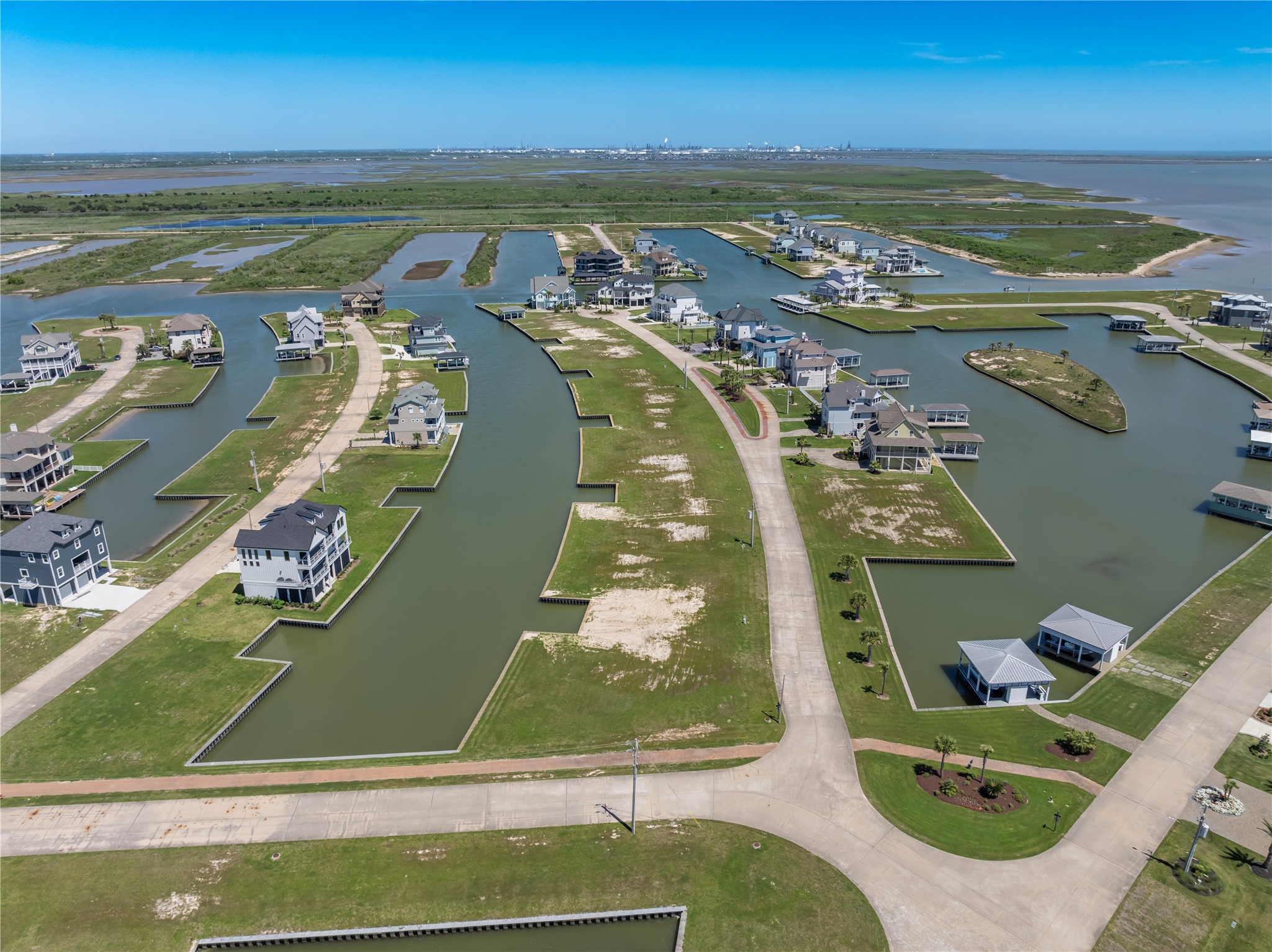 2 Sugarloaf, Hitchcock, TX 77563