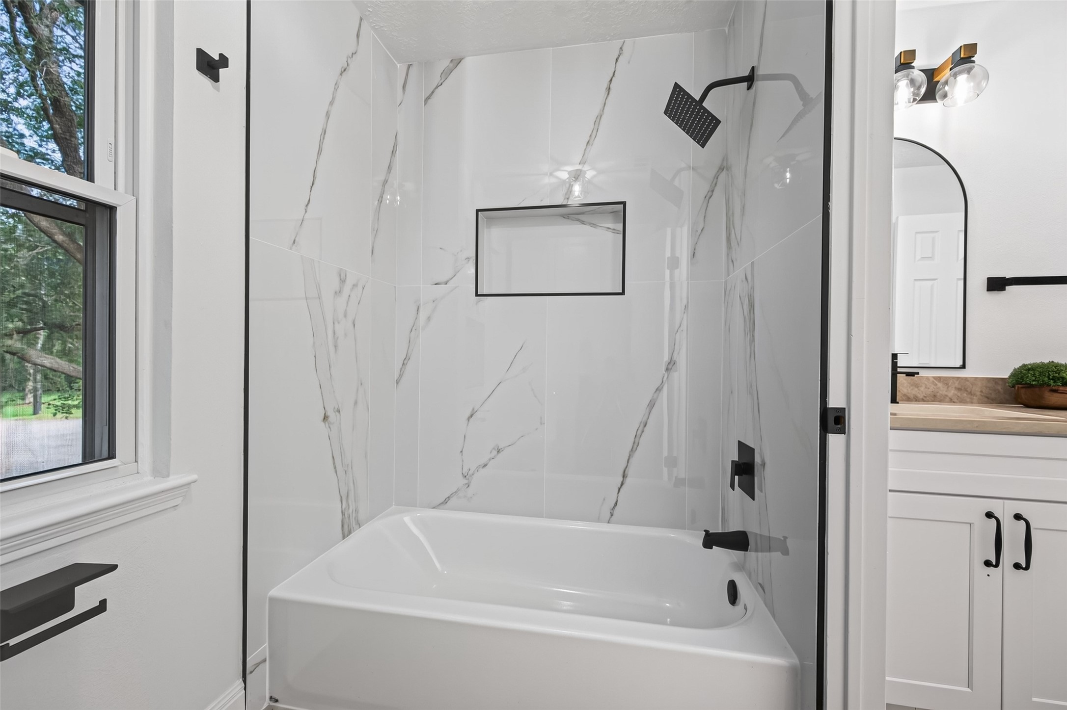 Shower/Tube Upstairs