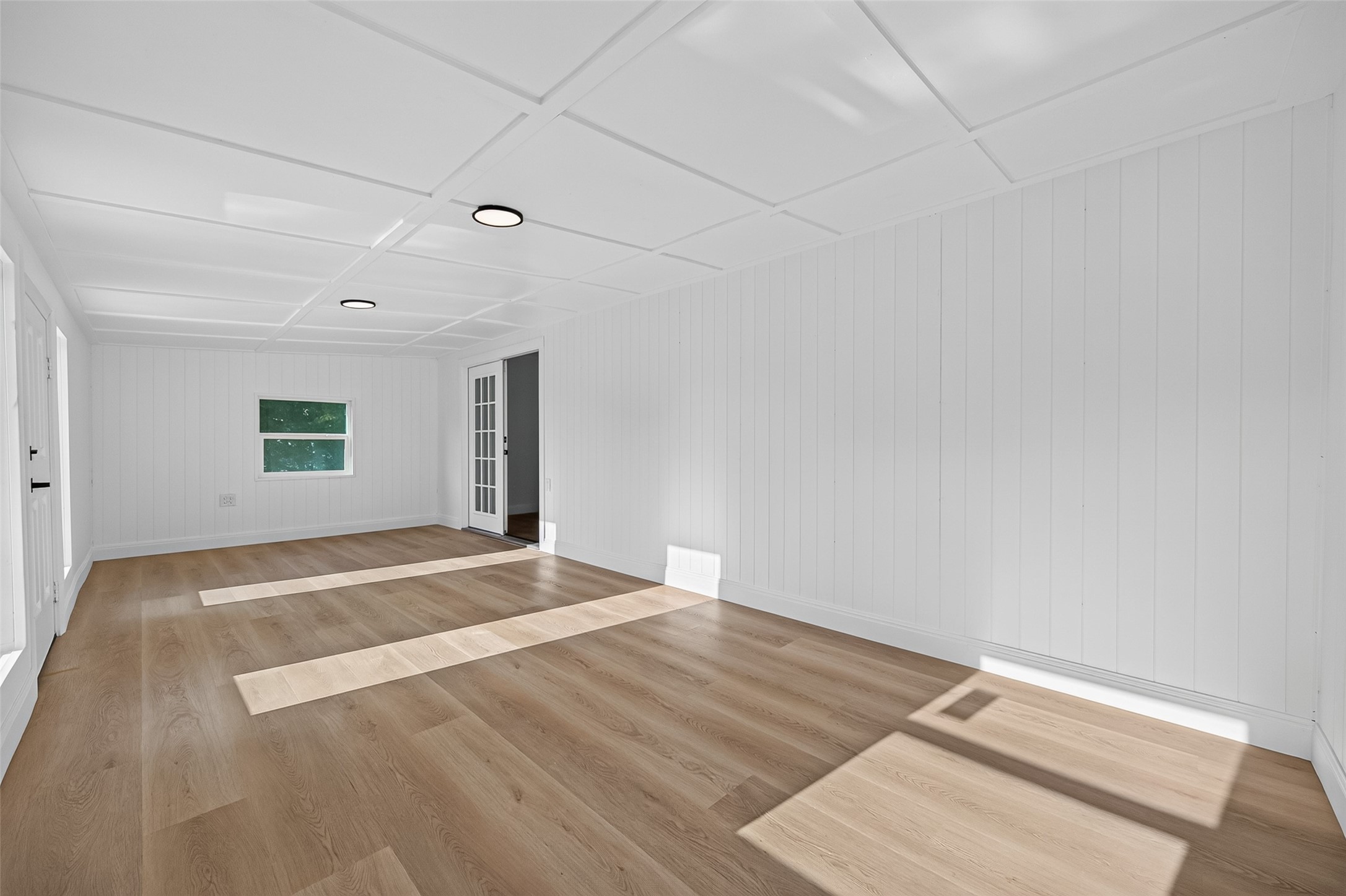 Spacious Flex Space- Ideal for game room or office