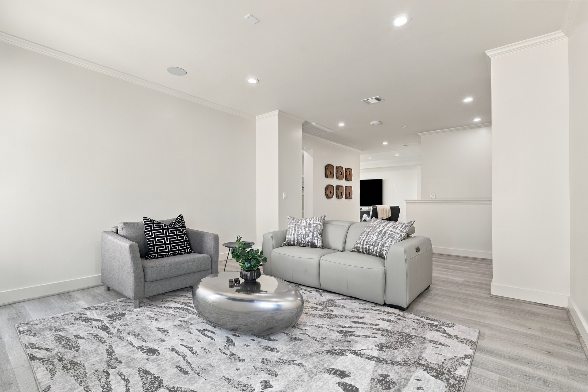 Additional Sitting area
An additional sitting area creates a welcoming place to read, relax, or enjoy a quiet conversation. Recessed lighting, crown molding, and coordinating flooring tie the space into the surrounding interior.