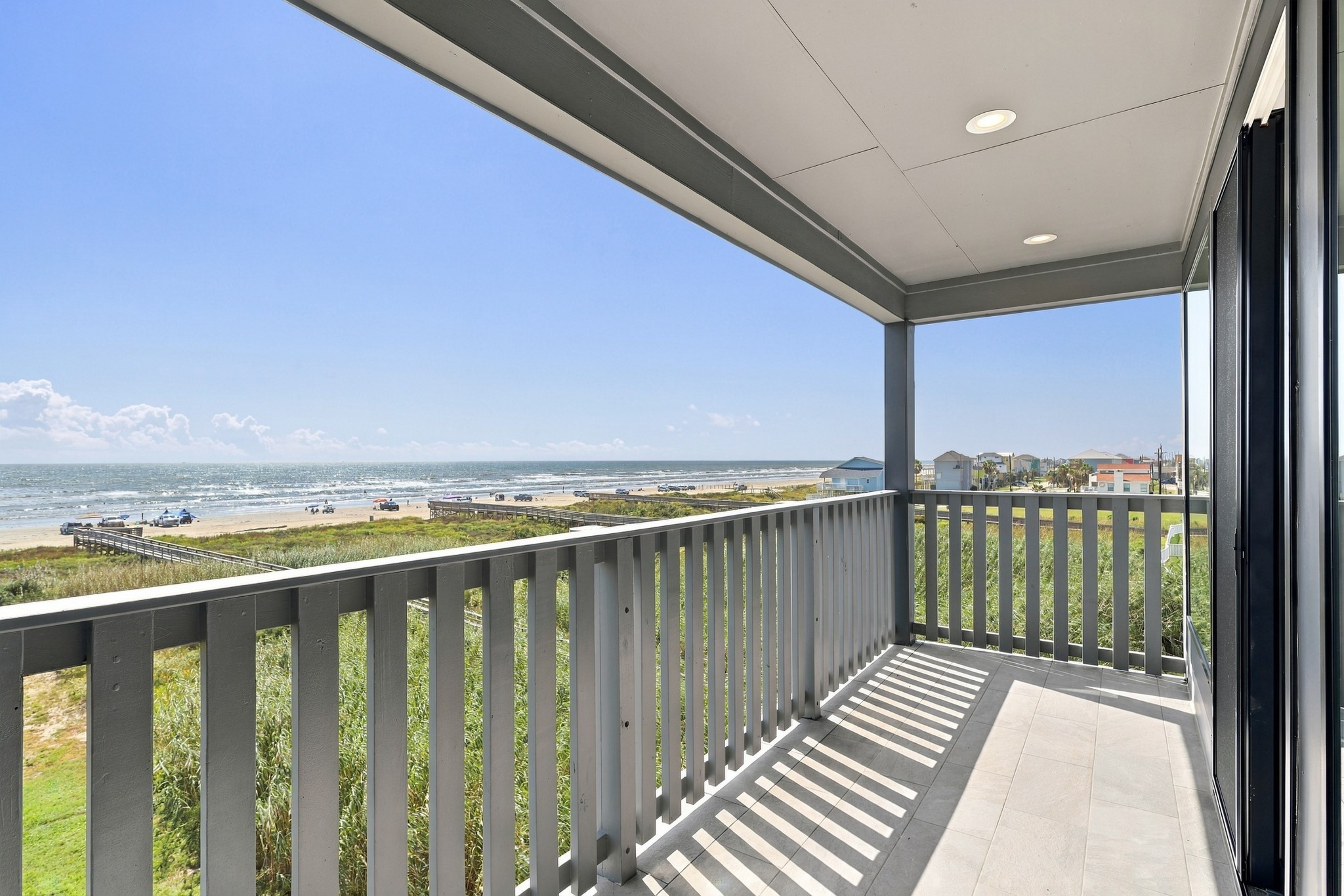 Beachfront balcony views
Take in sweeping shoreline and Gulf views from this covered balcony. The elevated vantage point offers a beautiful setting for morning coffee, ocean breezes, and watching the waves.