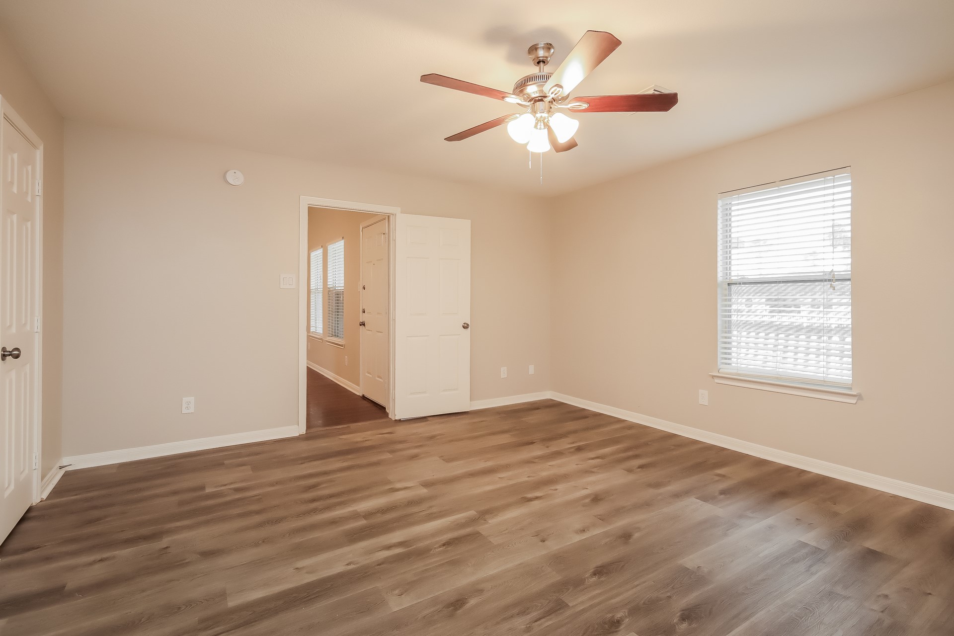 5016 Asia Lane, Dickinson, TX 77539