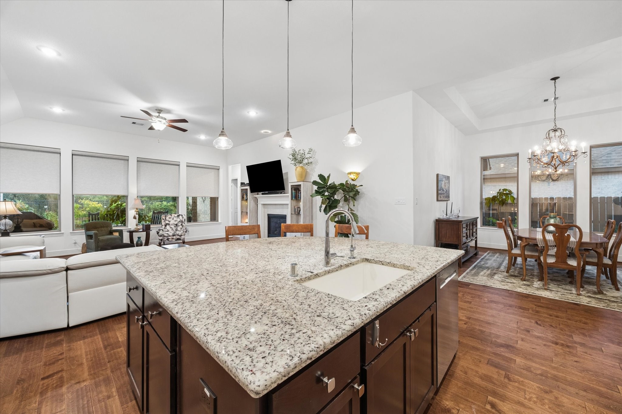 619 Livermore Street, Webster, TX 77598