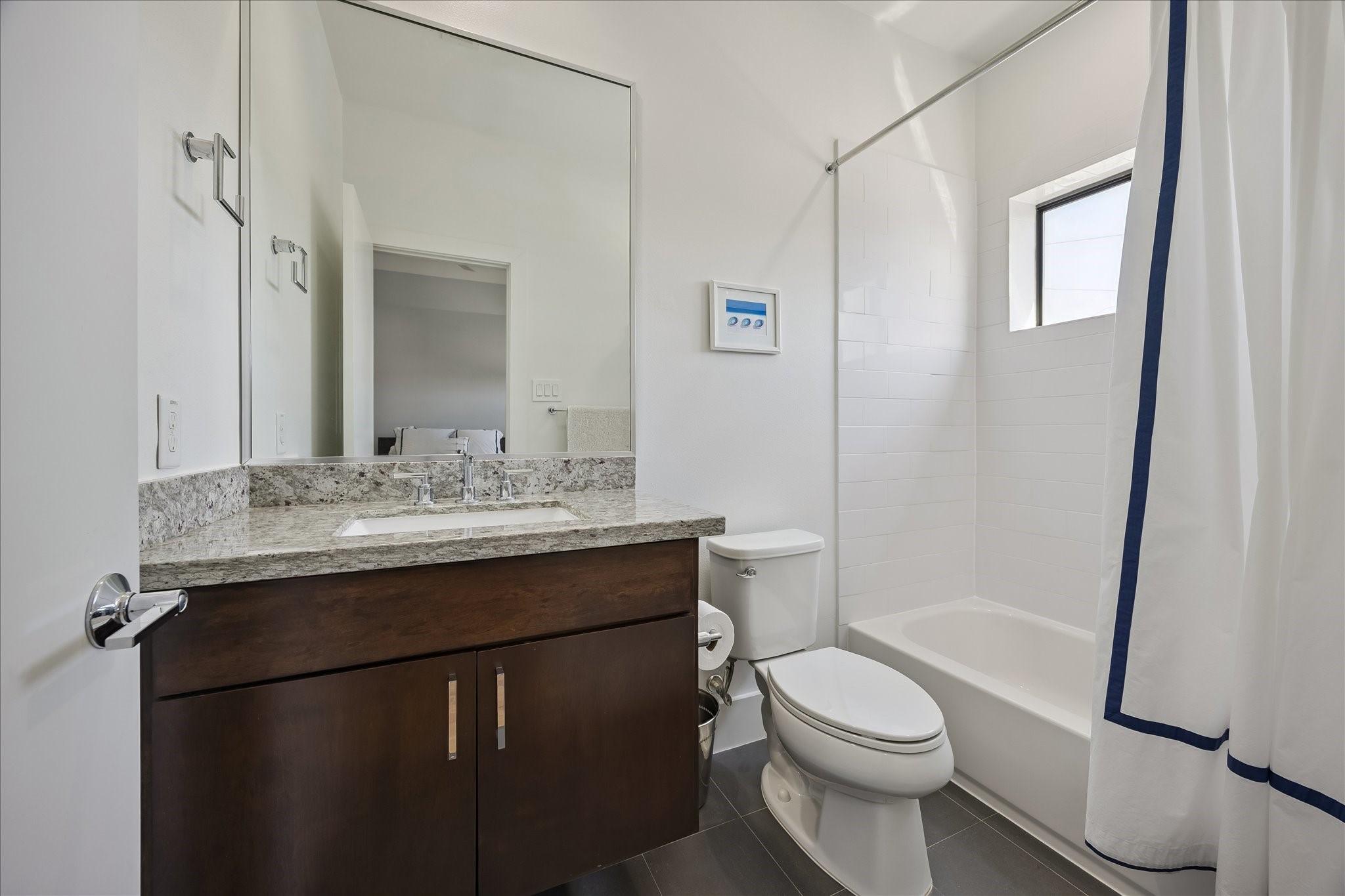 Secondary ensuite bath.