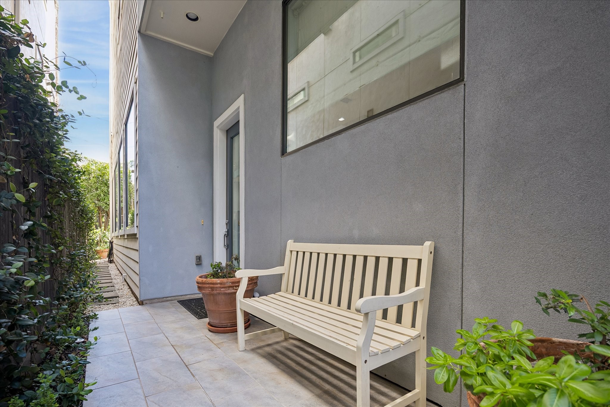Private covered entry also leads to back patio. Private covered entry also leads to back patio.