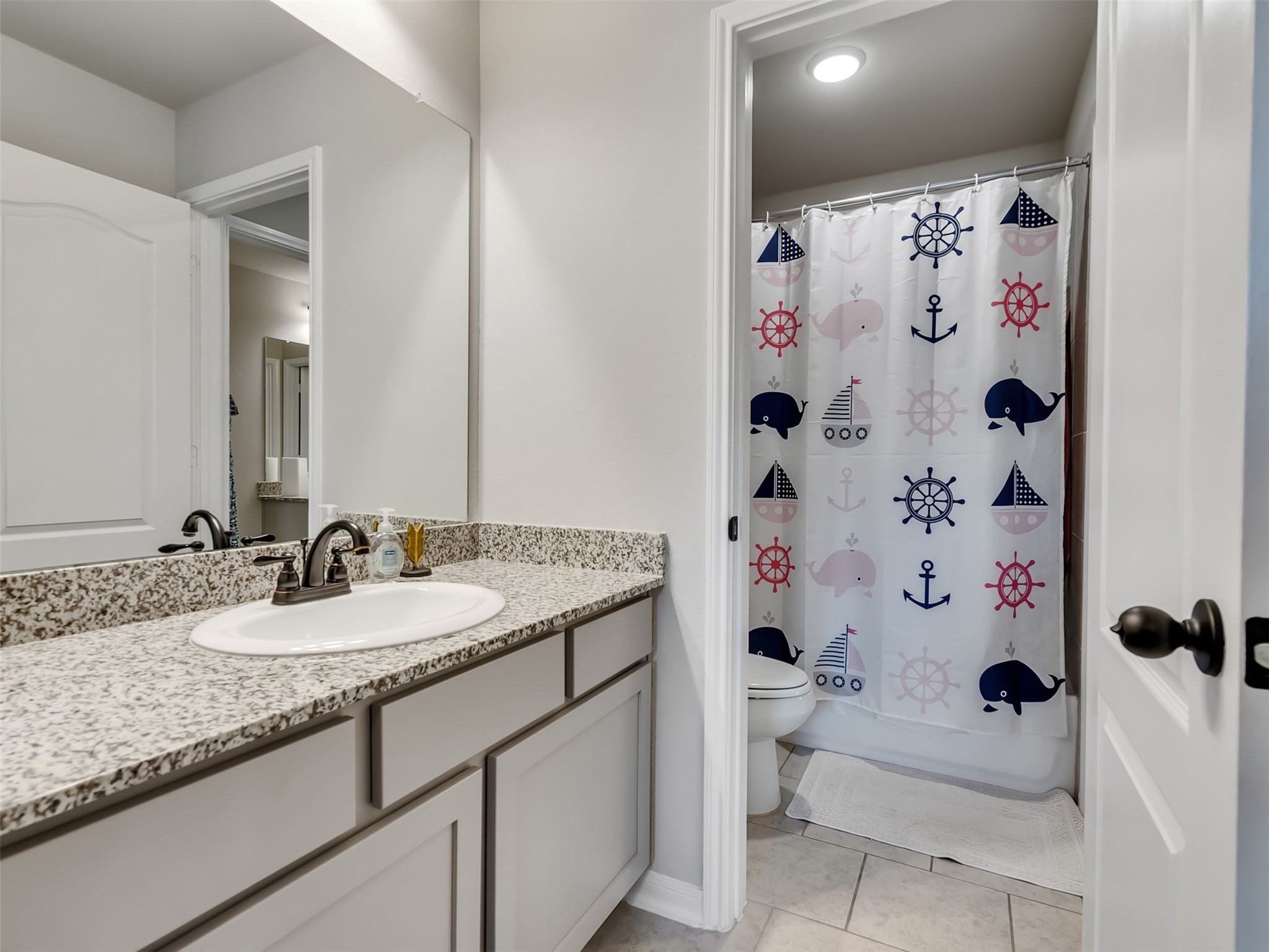 Upstairs Full Bathroom