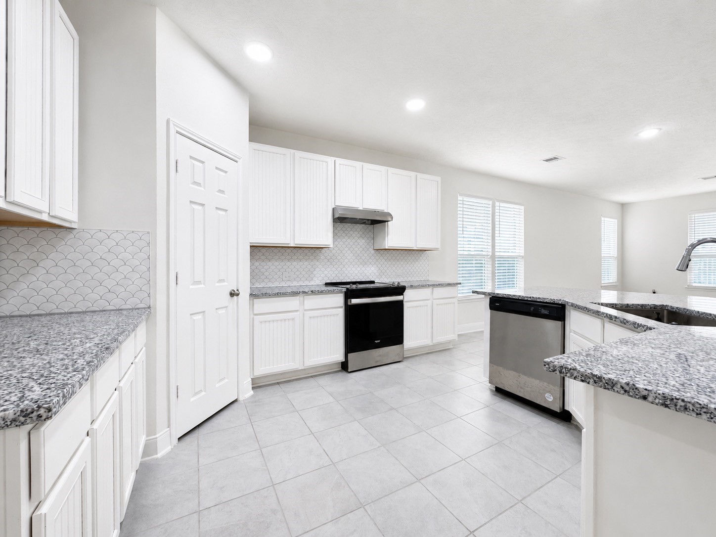 1023 Valley Crest Lane, La Marque, TX 77568