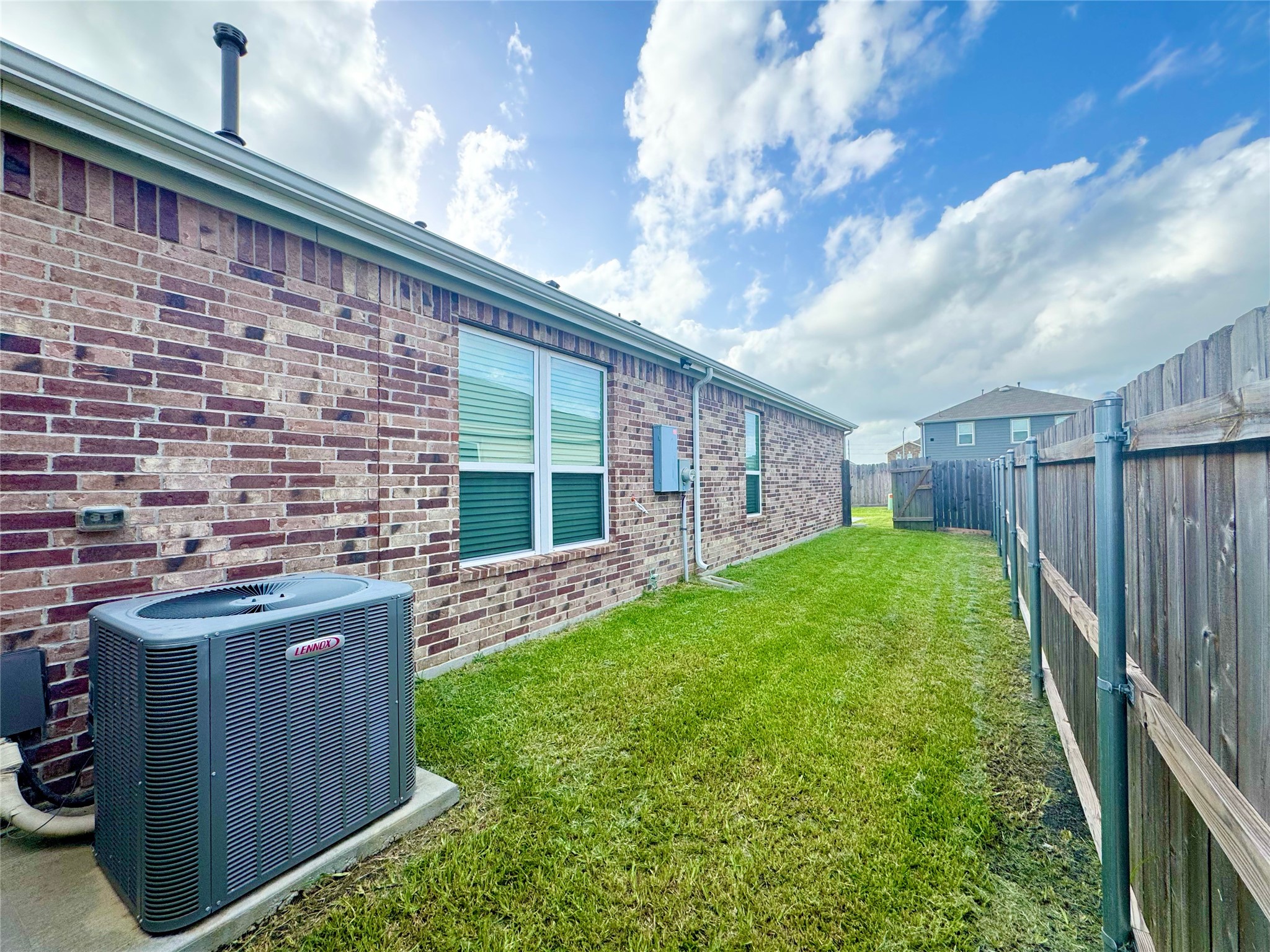 1023 Valley Crest Lane, La Marque, TX 77568