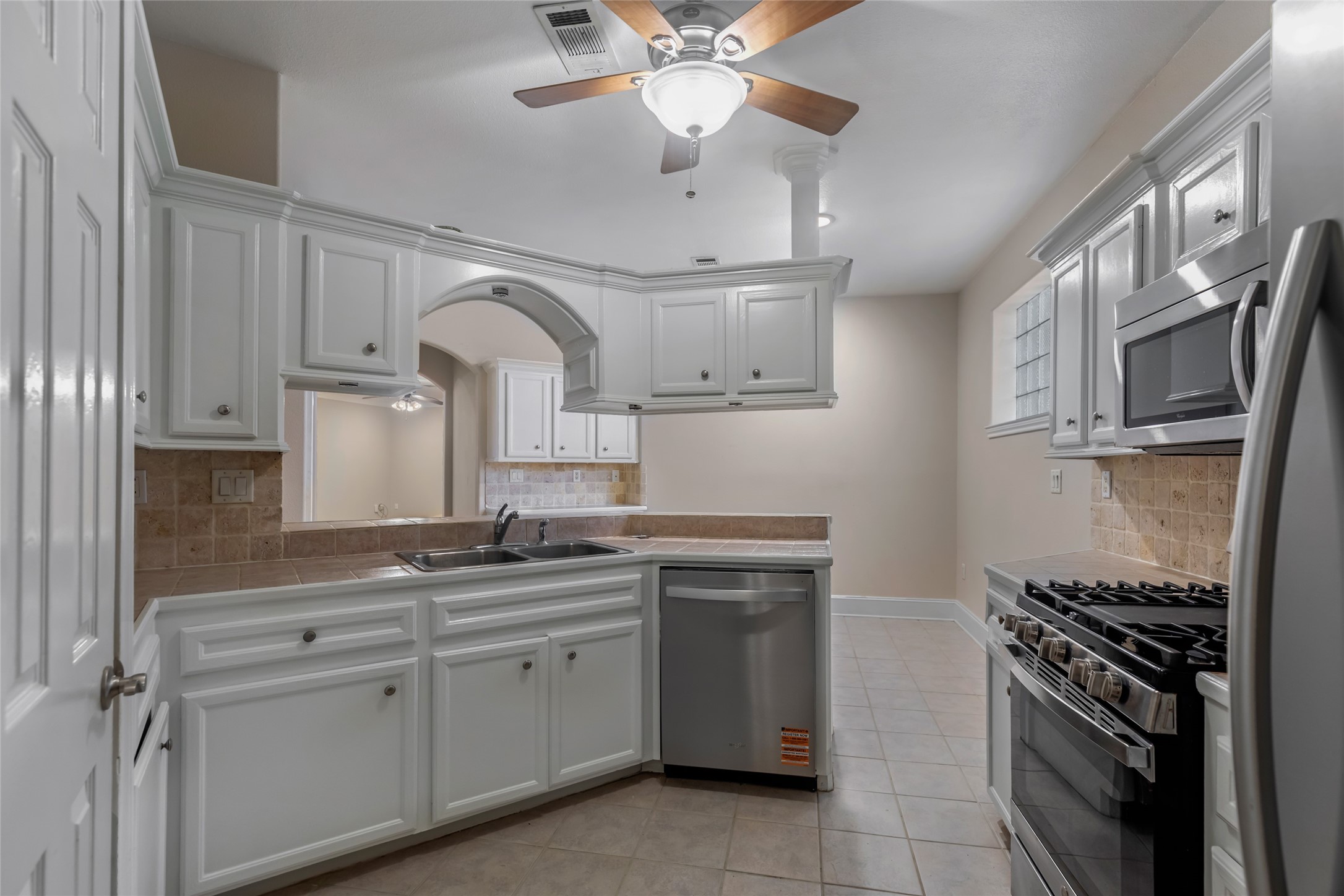 108 Harbour Town Circle, Conroe, TX 77356