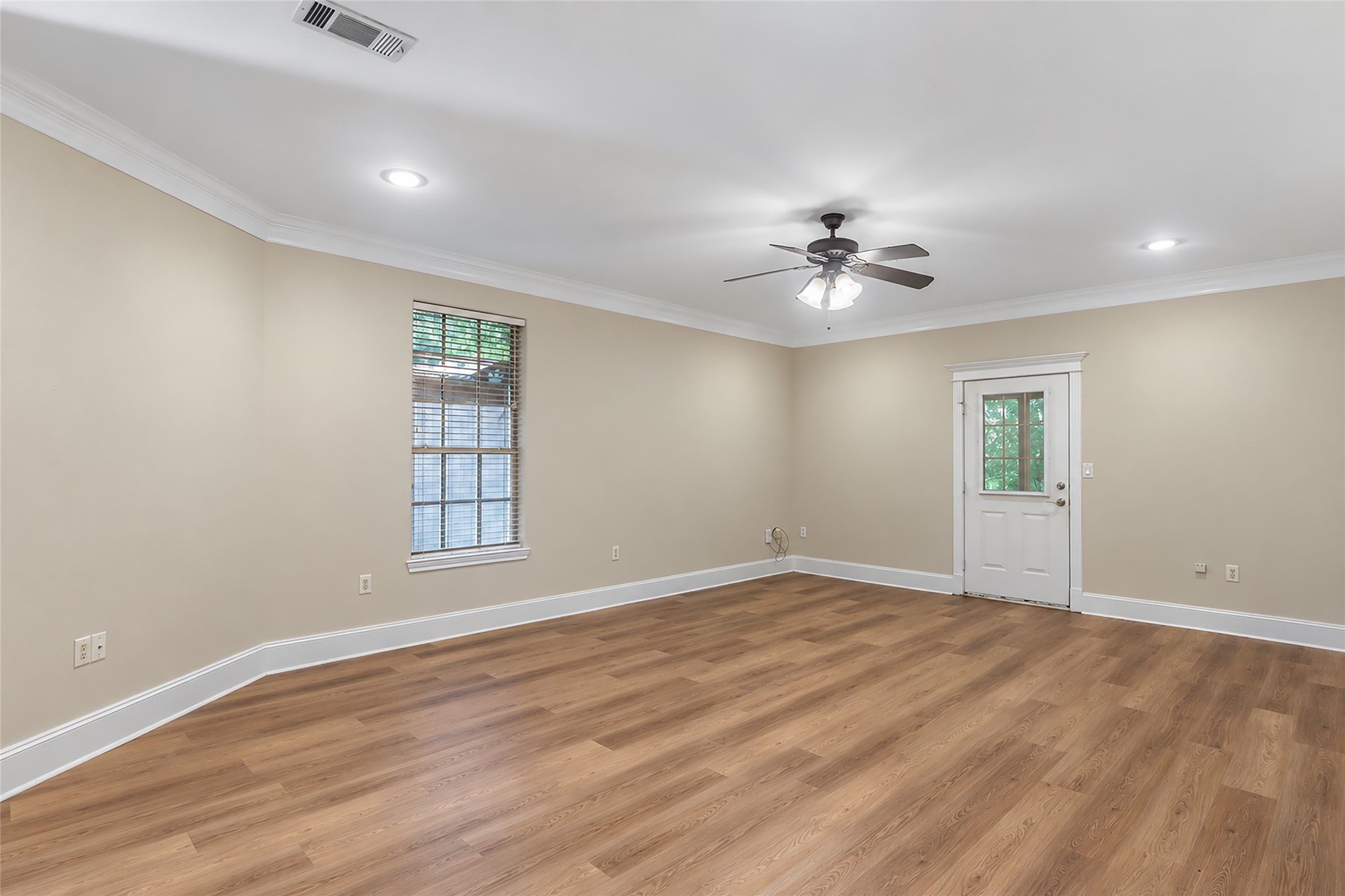 108 Harbour Town Circle, Conroe, TX 77356