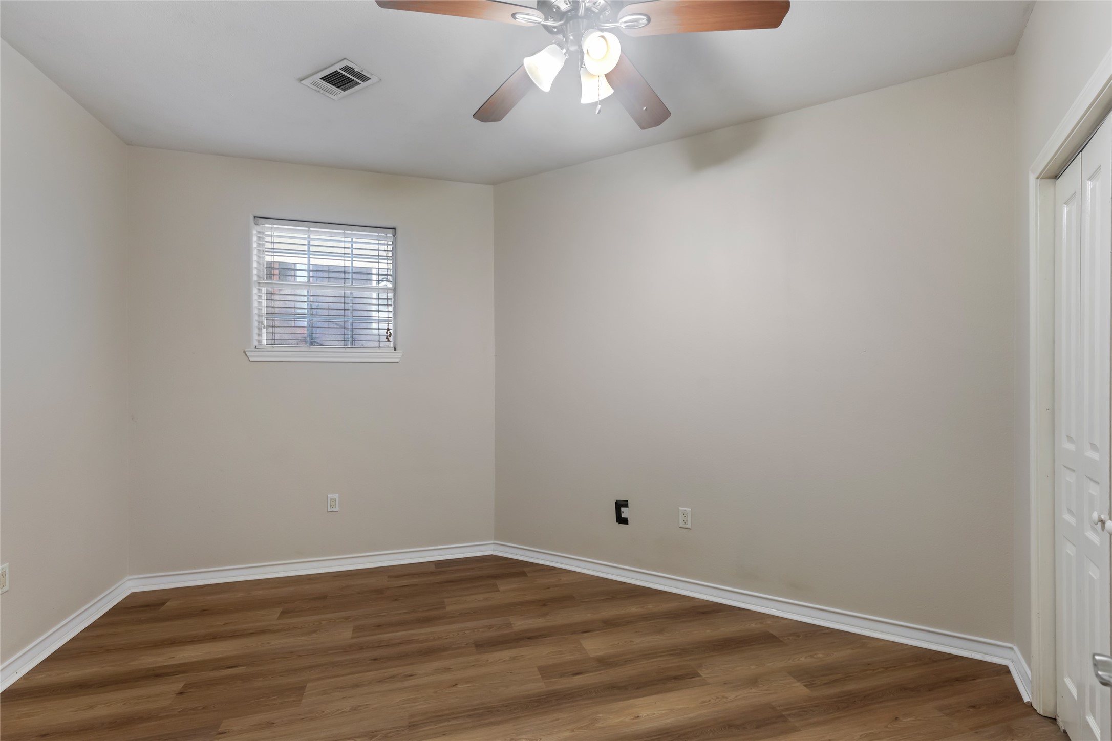 108 Harbour Town Circle, Conroe, TX 77356