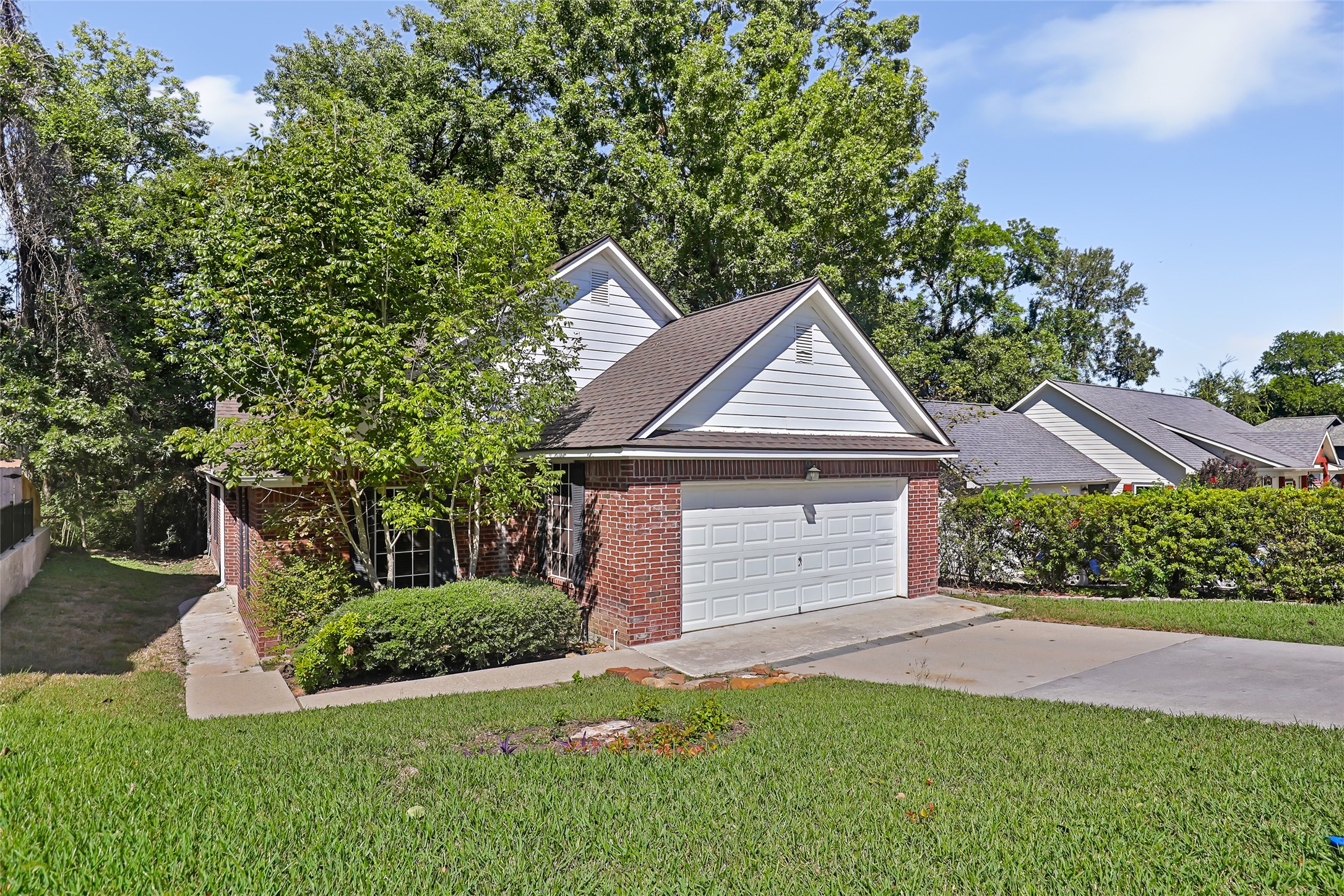 108 Harbour Town Circle, Conroe, TX 77356