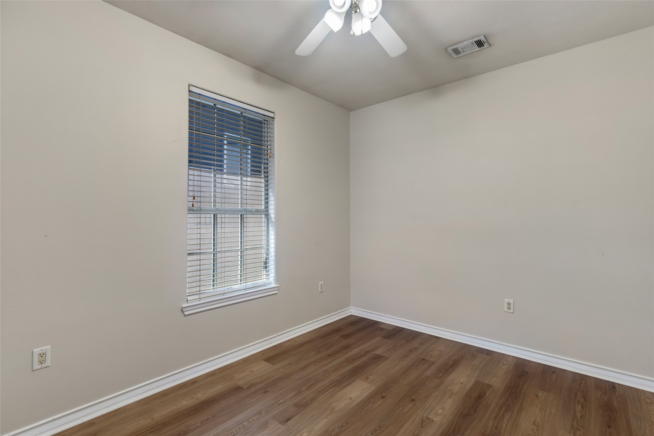 108 Harbour Town Circle, Conroe, TX 77356