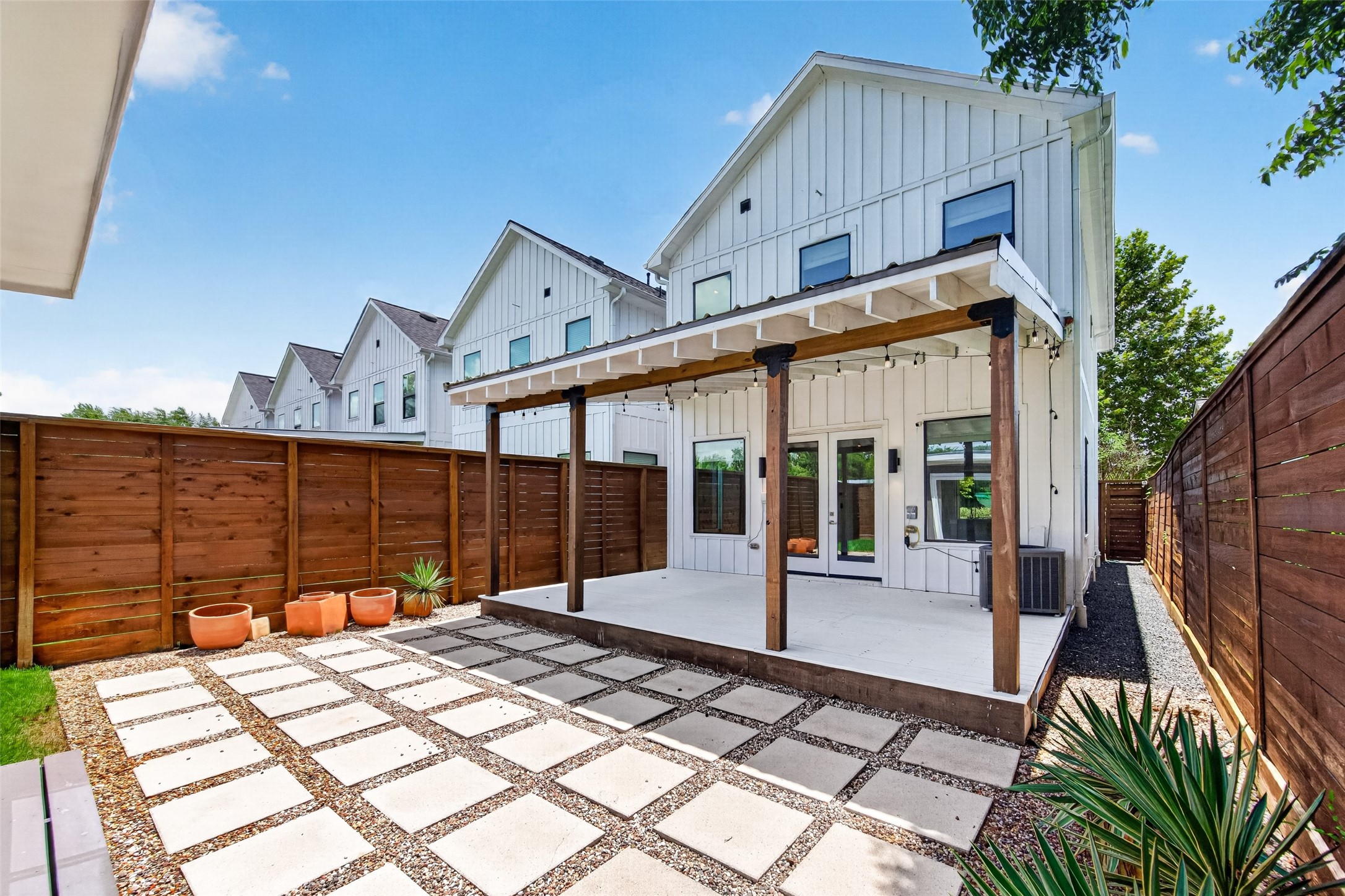 935 Bunton Street, Houston, TX 77009