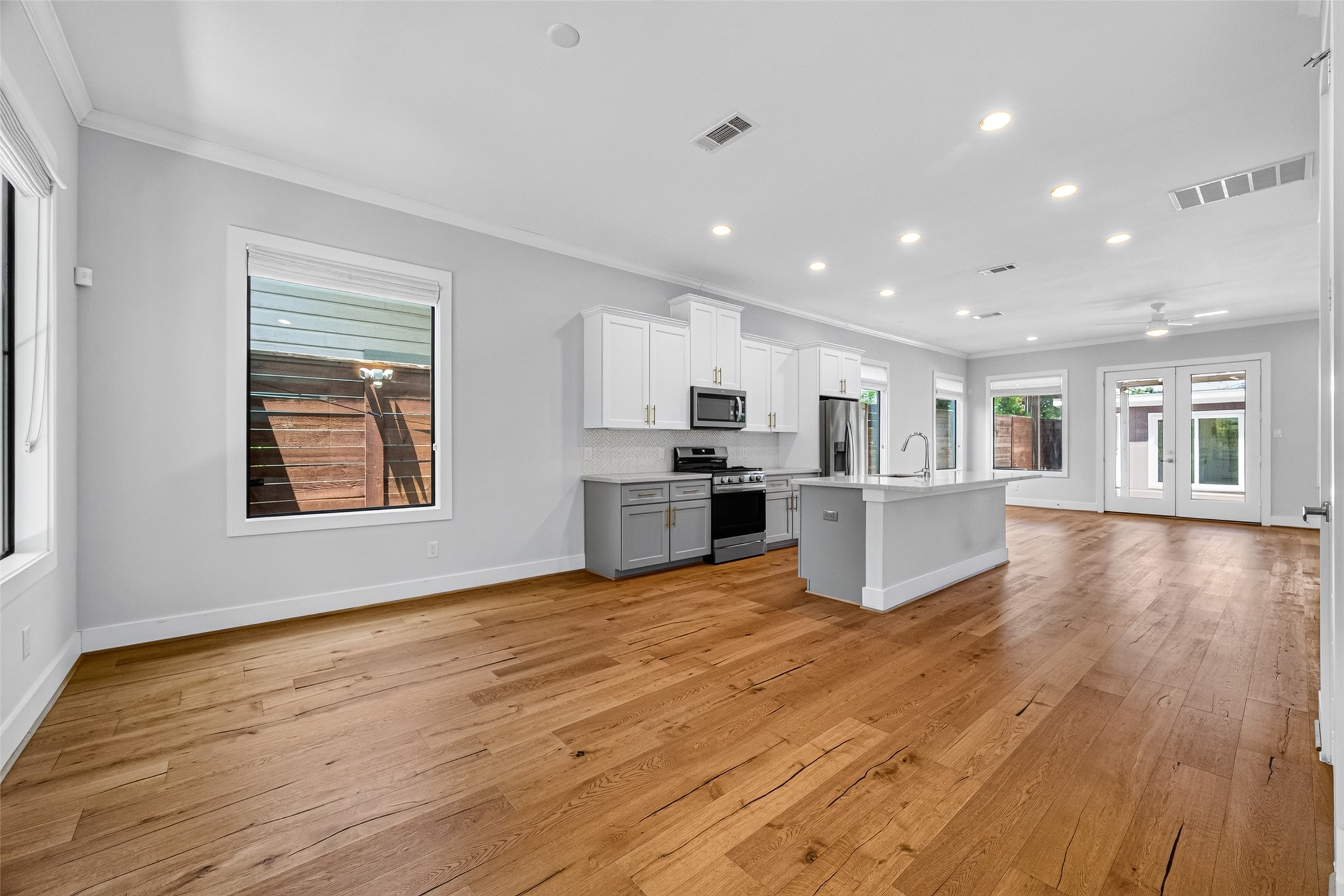 935 Bunton Street, Houston, TX 77009