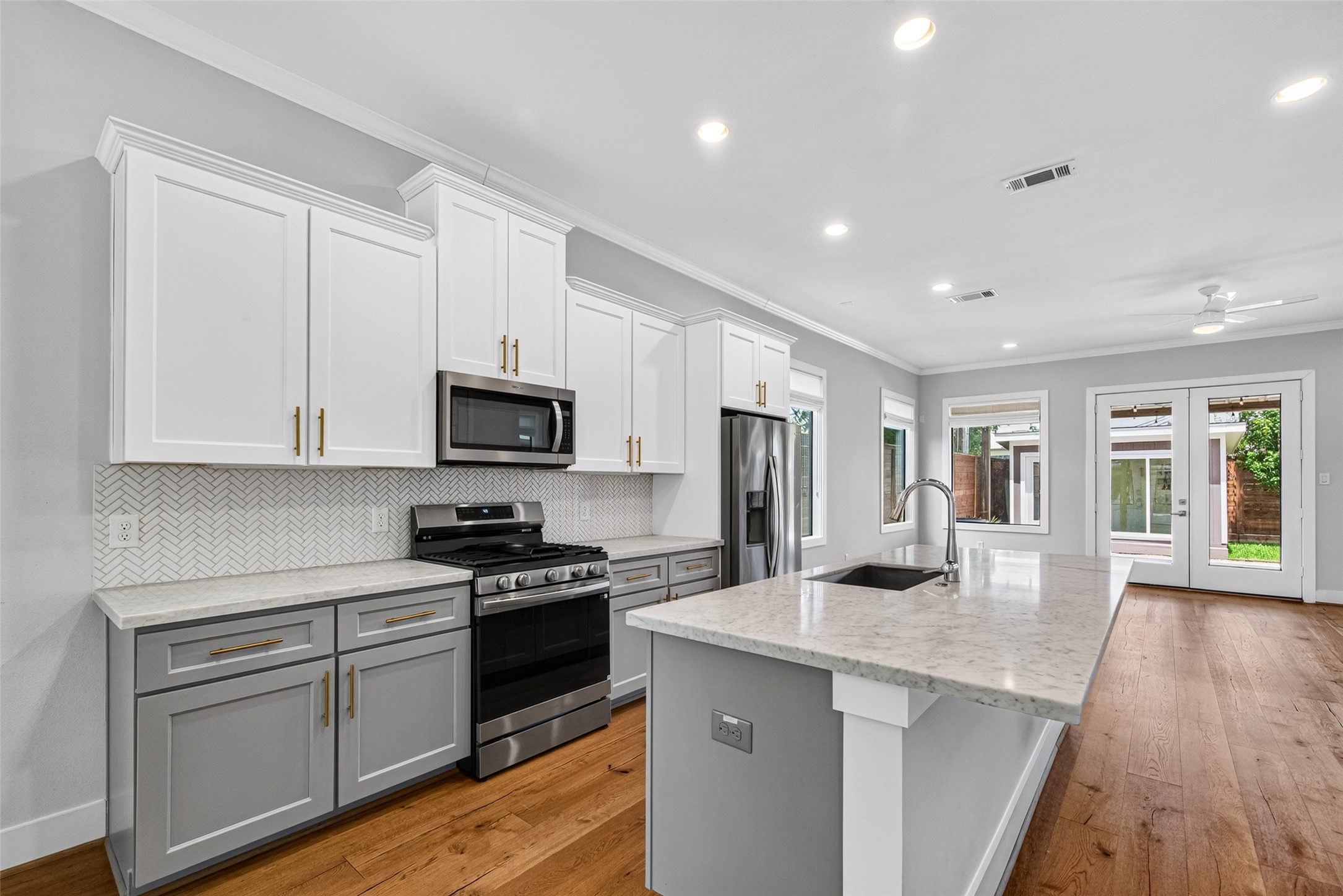935 Bunton Street, Houston, TX 77009