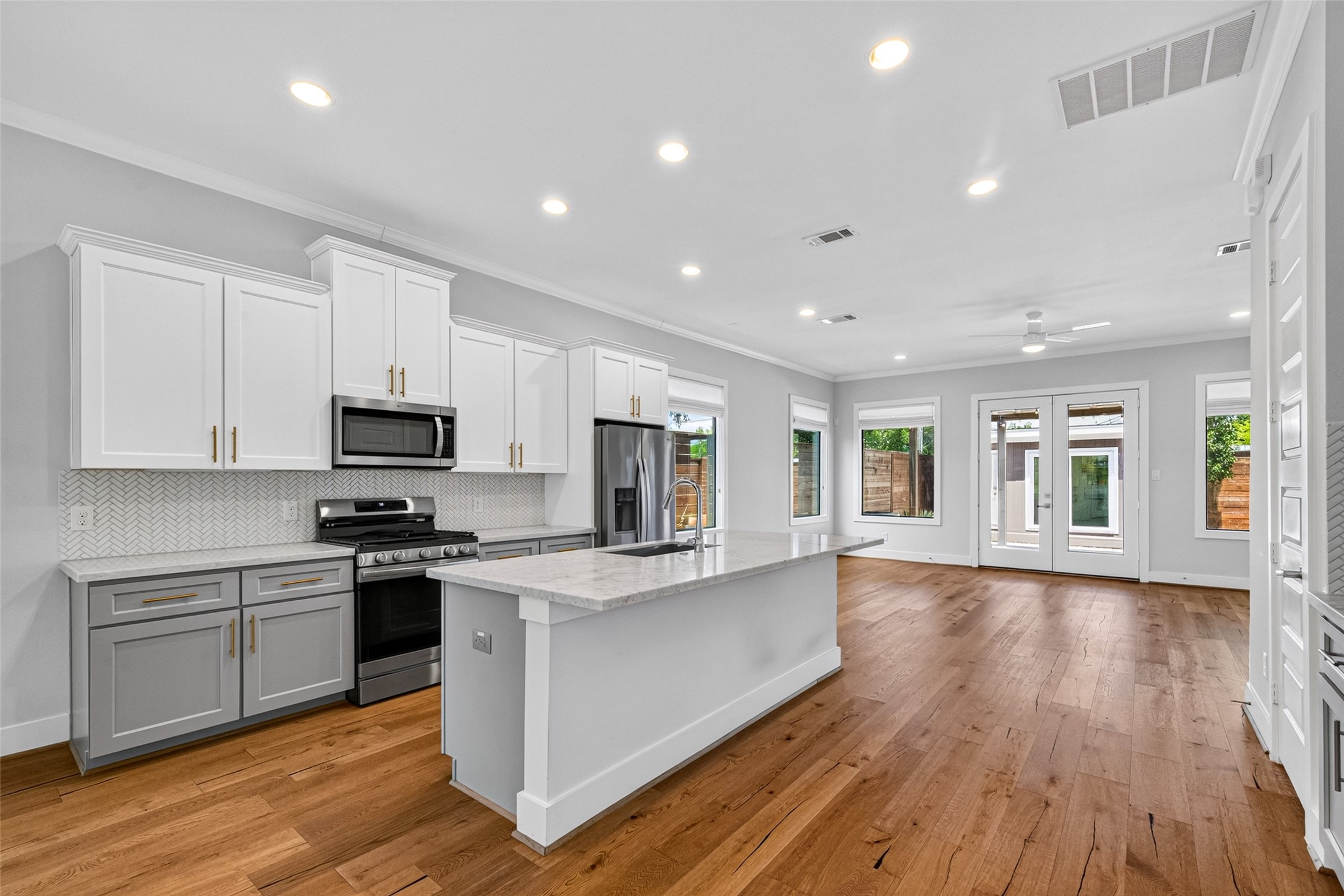 935 Bunton Street, Houston, TX 77009