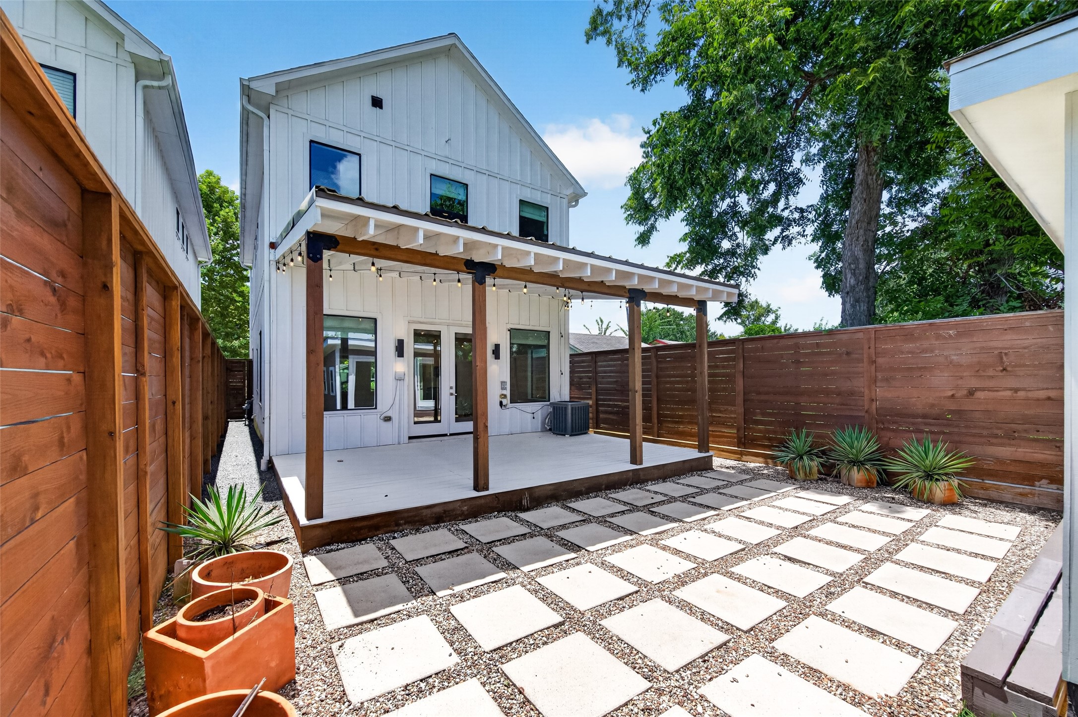 935 Bunton Street, Houston, TX 77009
