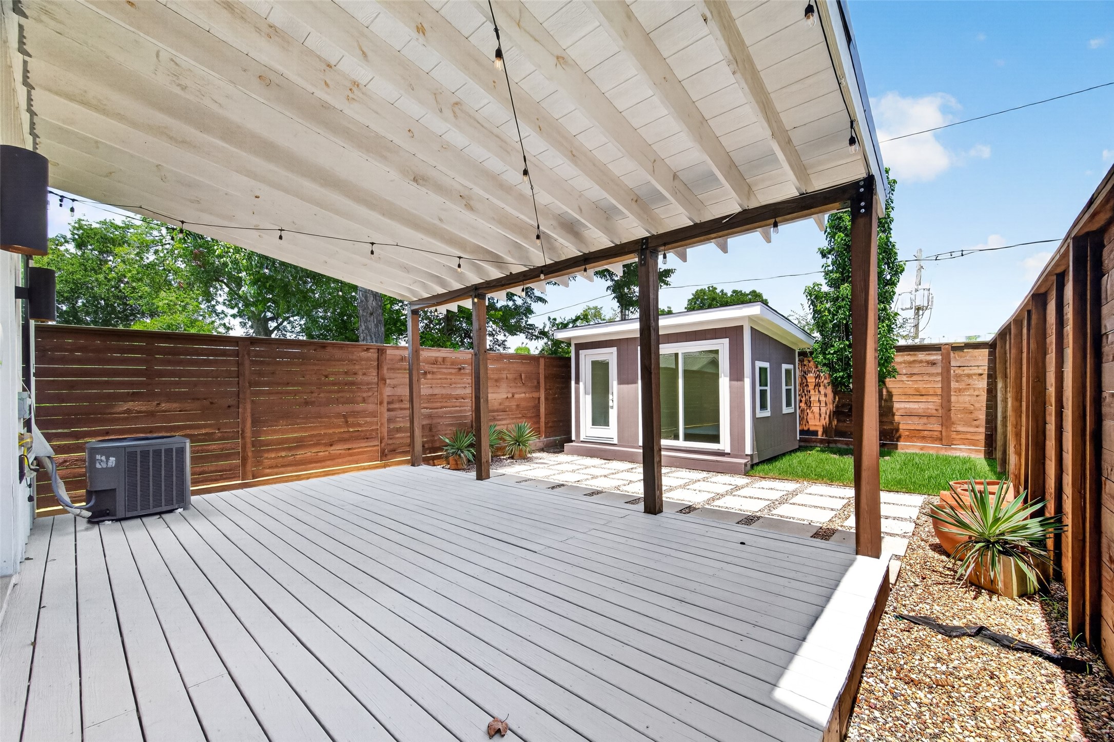 935 Bunton Street, Houston, TX 77009