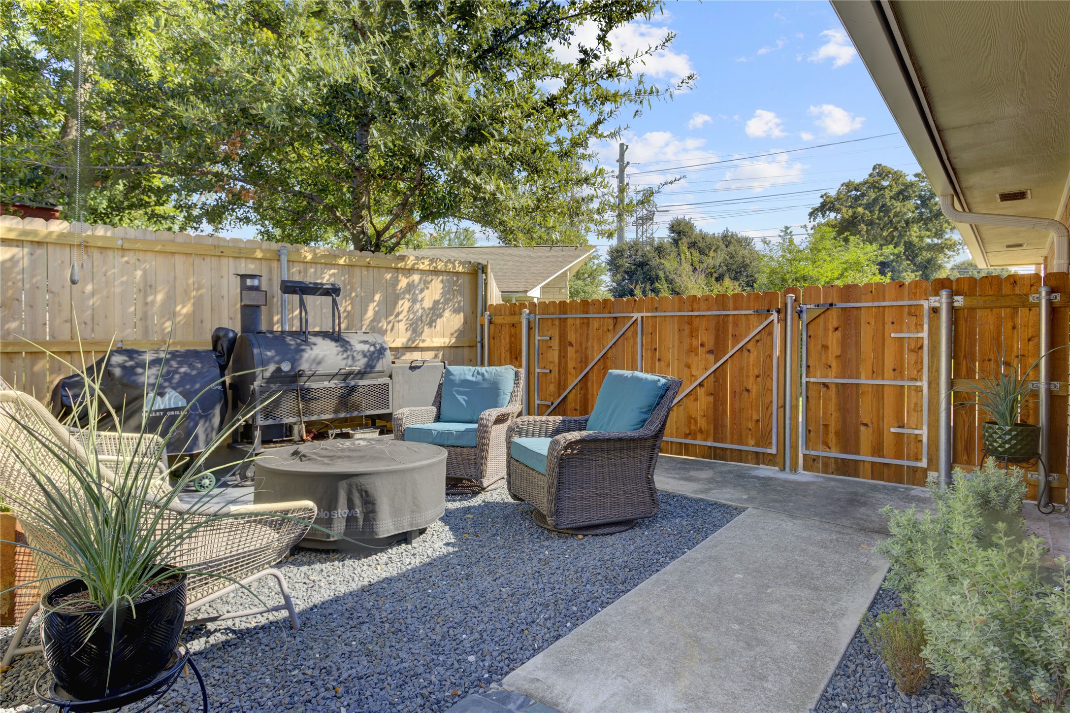 Additional entertaining space on the driveway side of the house!