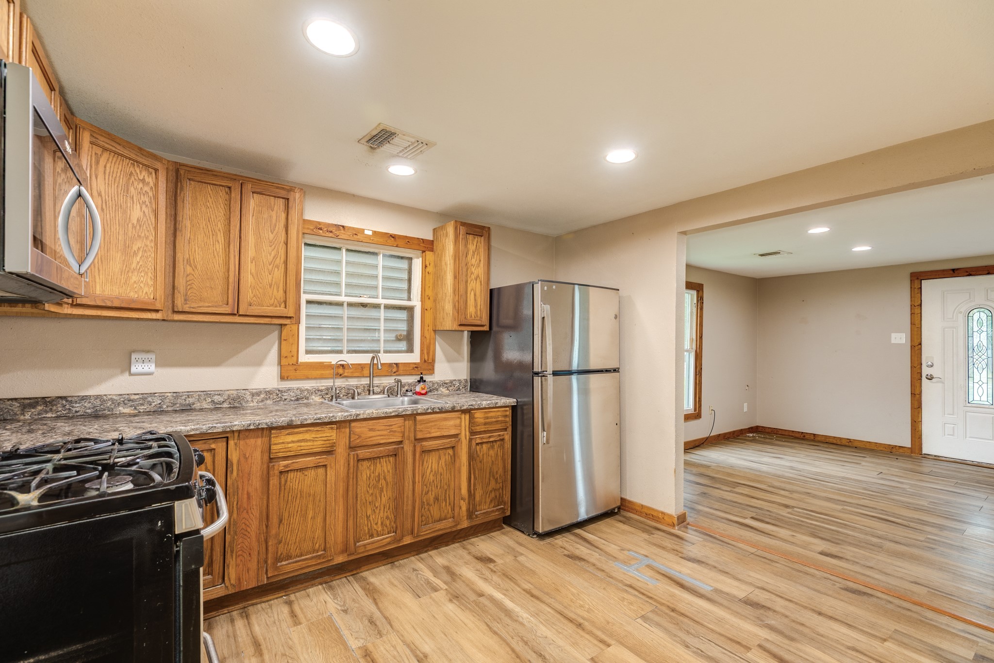 7414 Stewart Street, Hitchcock, TX 77563