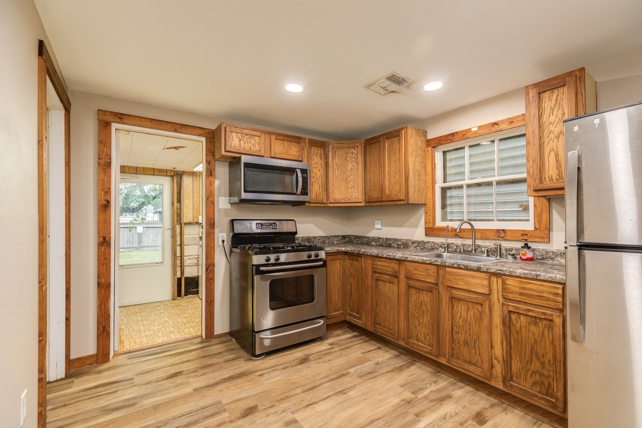 7414 Stewart Street, Hitchcock, TX 77563