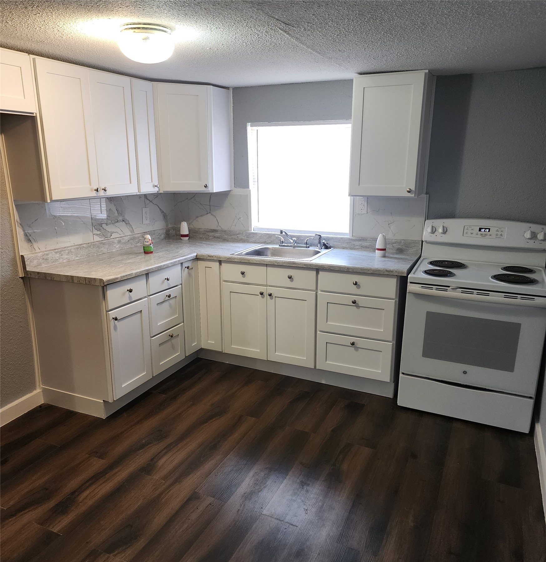 211 Avenue B, #1/2, La Marque, TX 77568 211 Avenue B, #1/2, La Marque, TX 77568