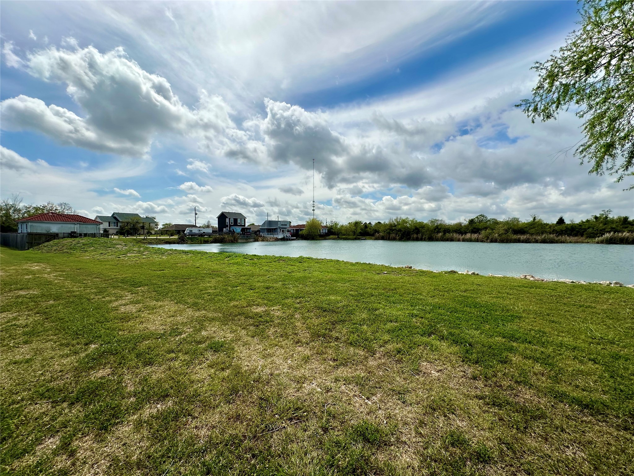 2726 Avenue D, San Leon, TX 77539