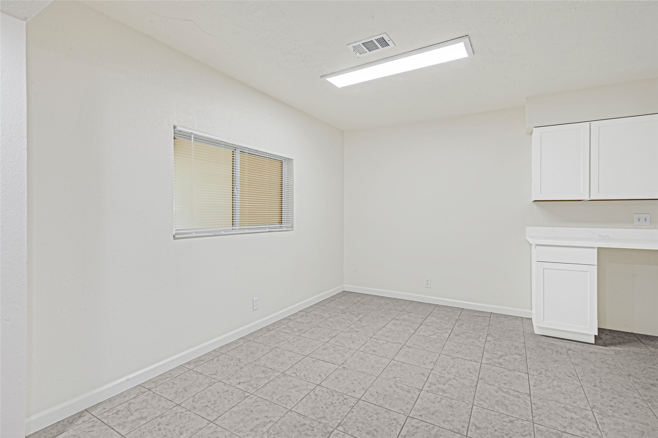 Kitchen and Dining Combo