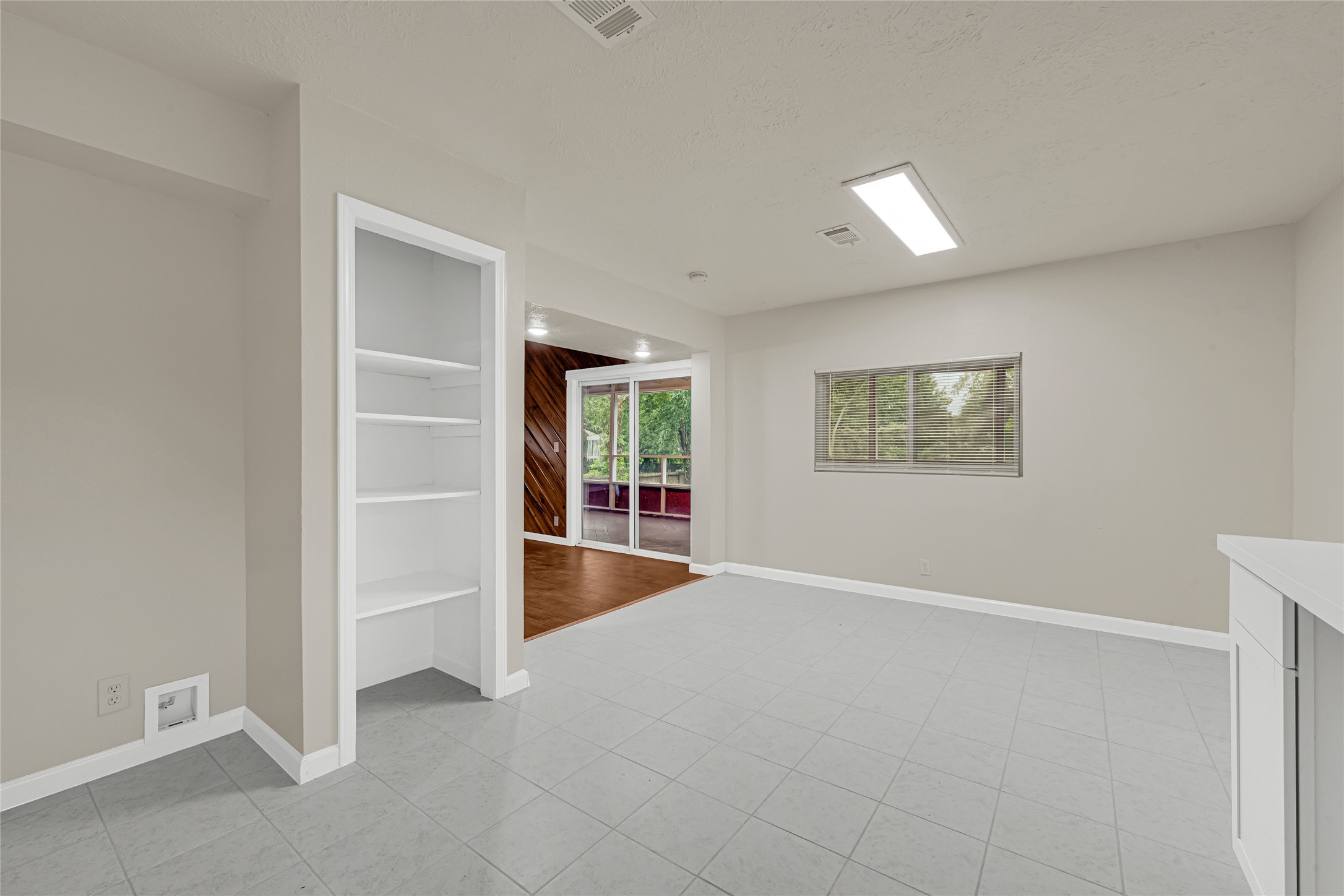 Kitchen and Dining Combo