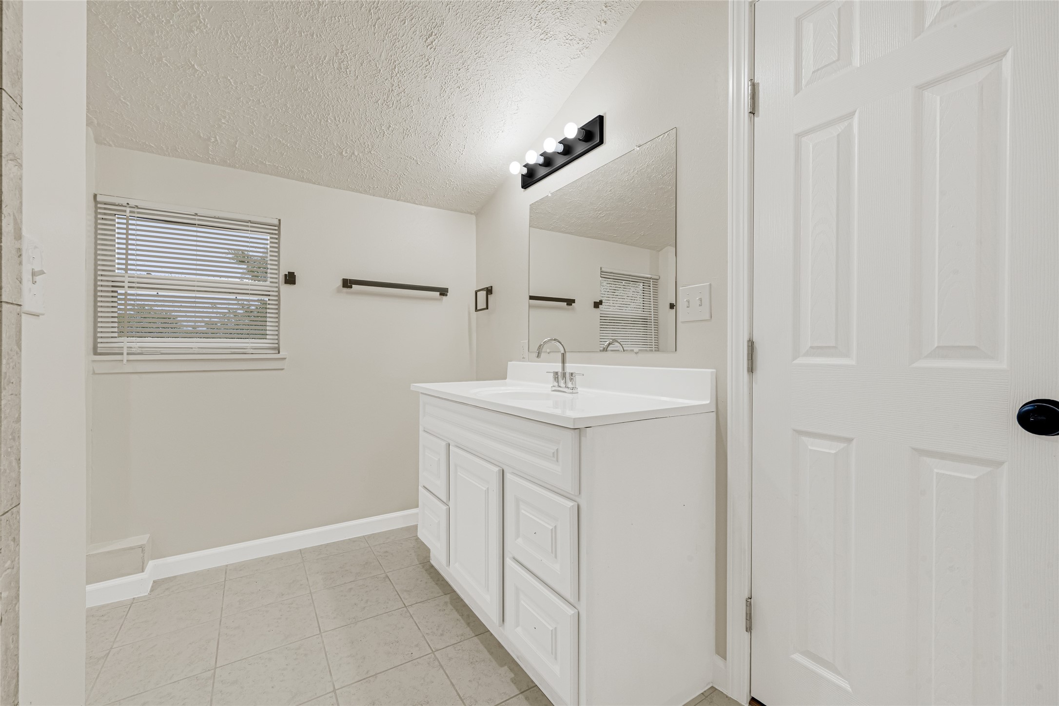 Third Floor - Full Bathroom