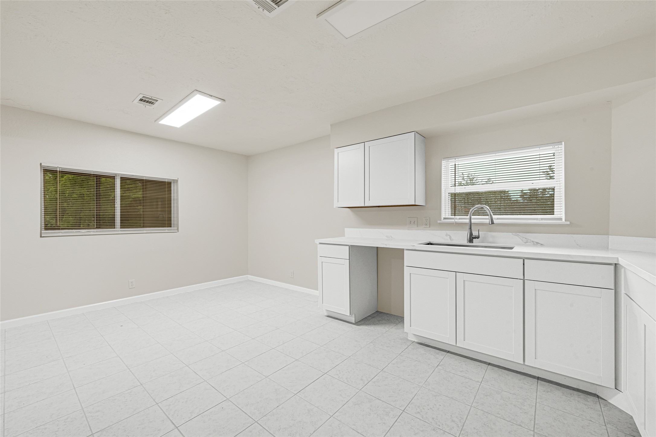 Kitchen and Dining Combo