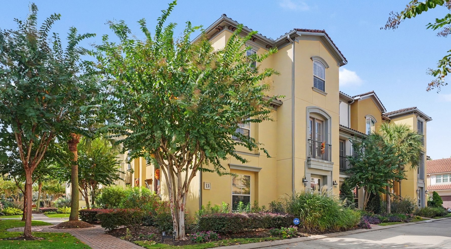 13 Laurelwood Drive, Houston, TX 77058