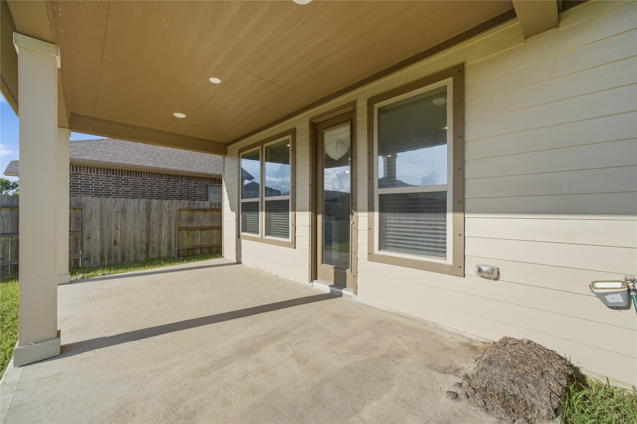 10318 Mount Winchell Drive, Iowa Colony, TX 77583