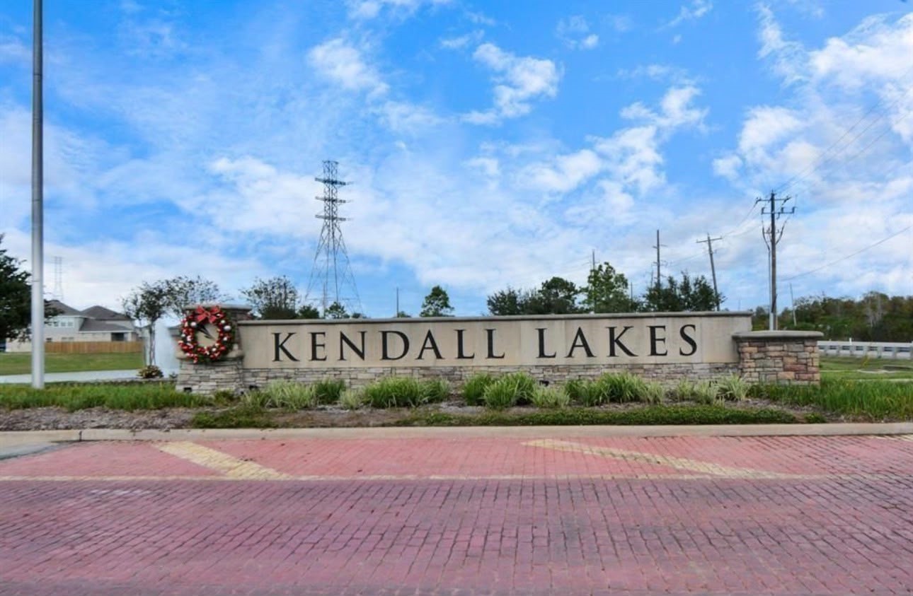 303 Lake Line Drive, Alvin, TX 77511