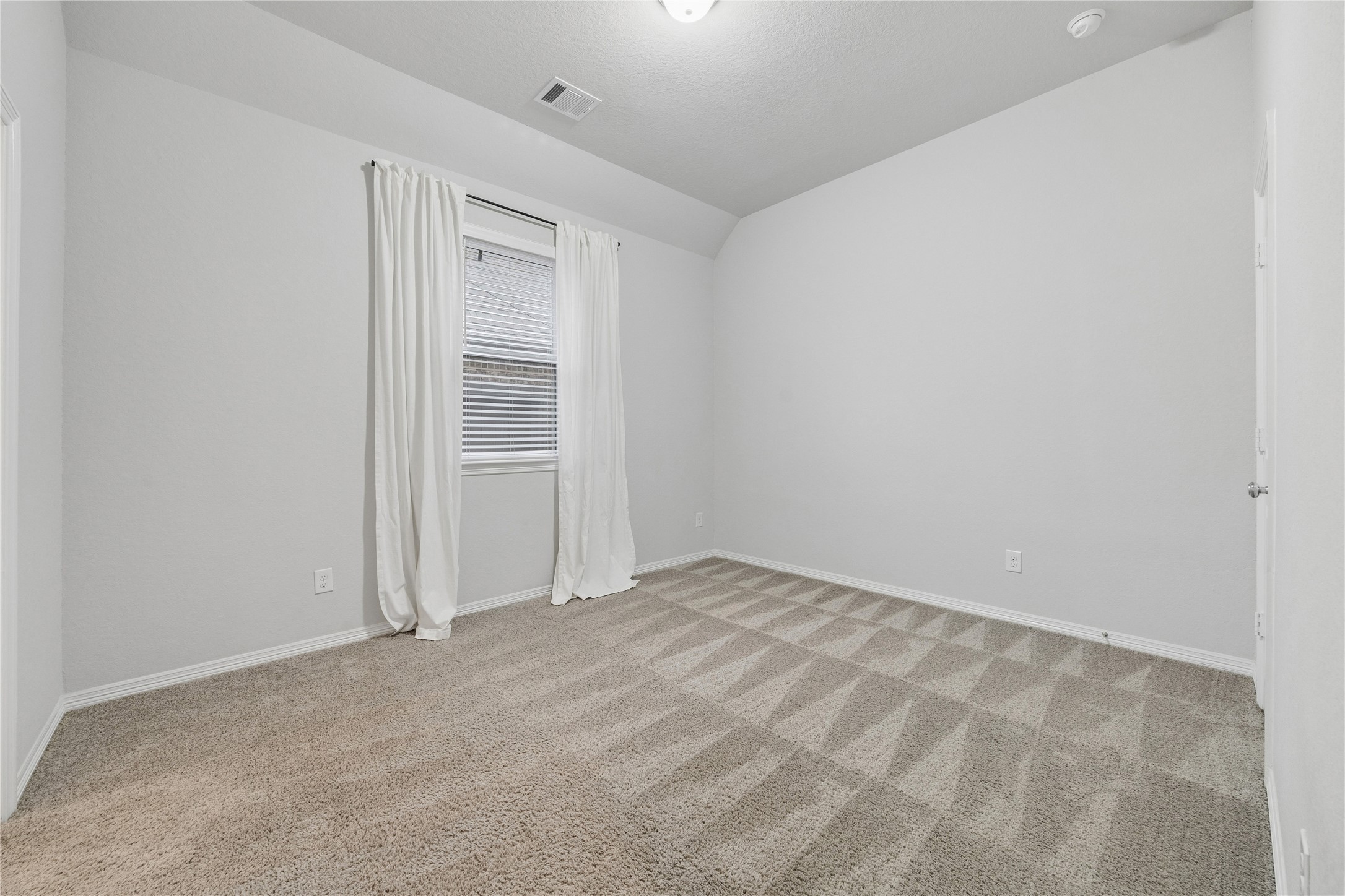 4th bedroom 12x12 w. shared access to full bath.