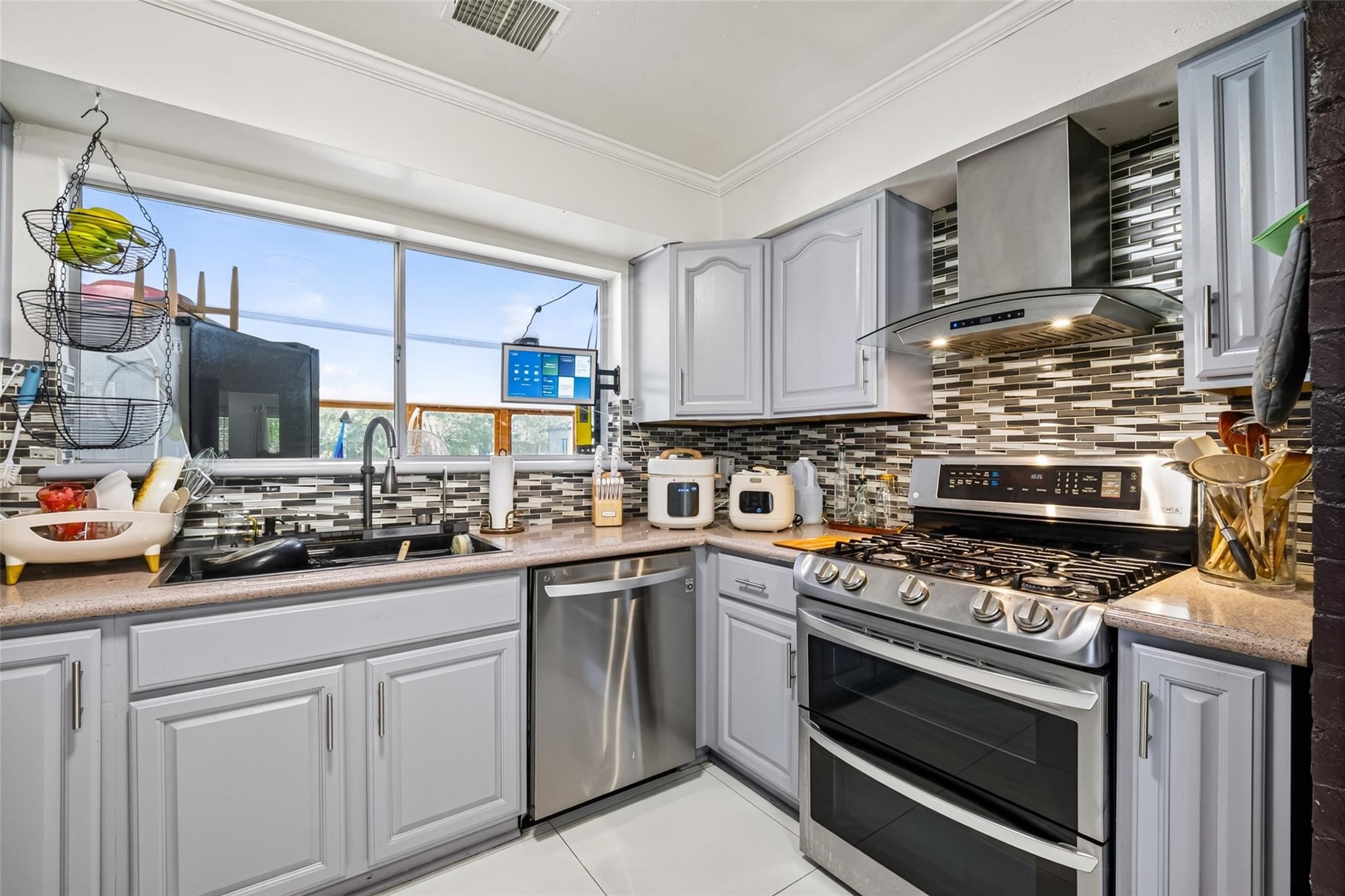 104 Burgundy Lane, League City, TX 77573