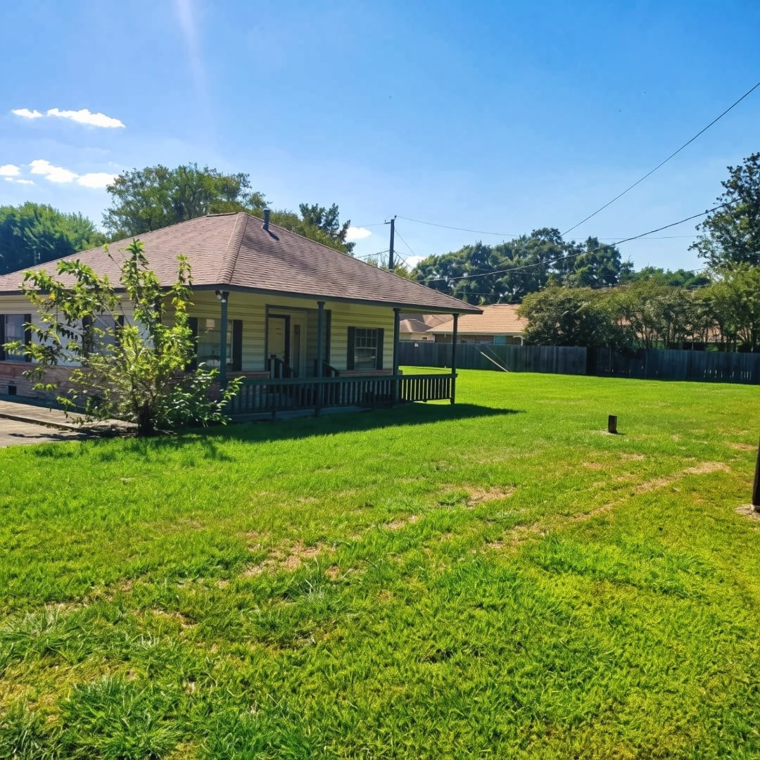 610 Cindyrella Drive, Highlands, TX 77562