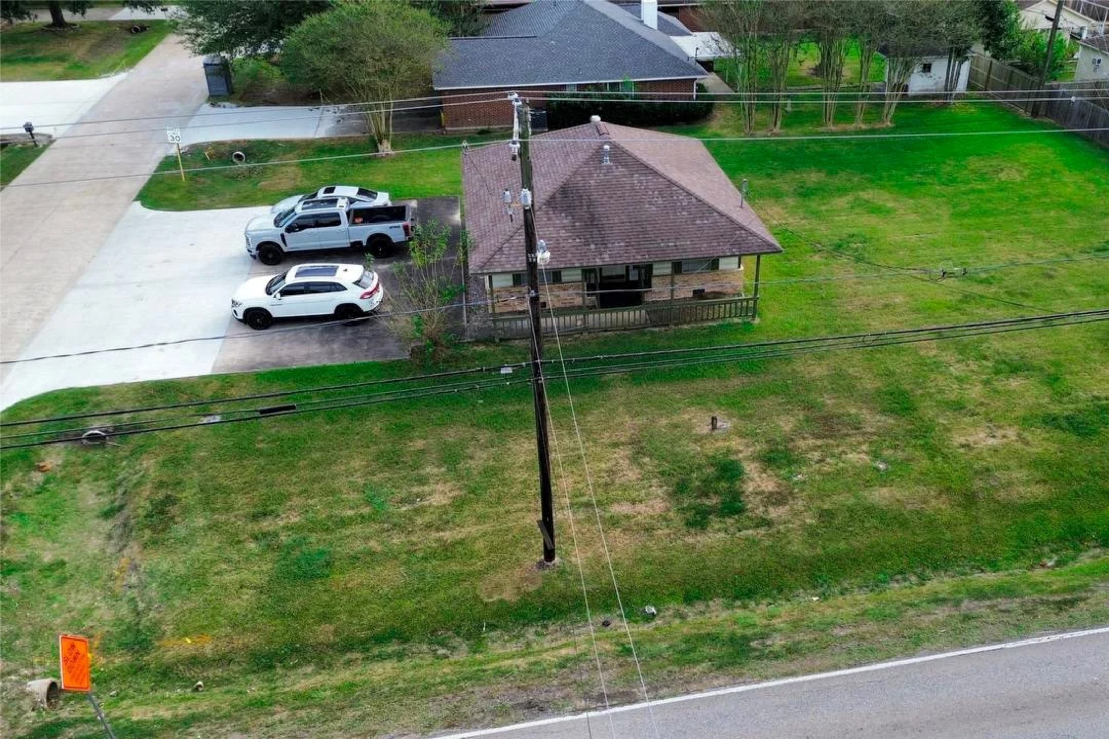610 Cindyrella Drive, Highlands, TX 77562