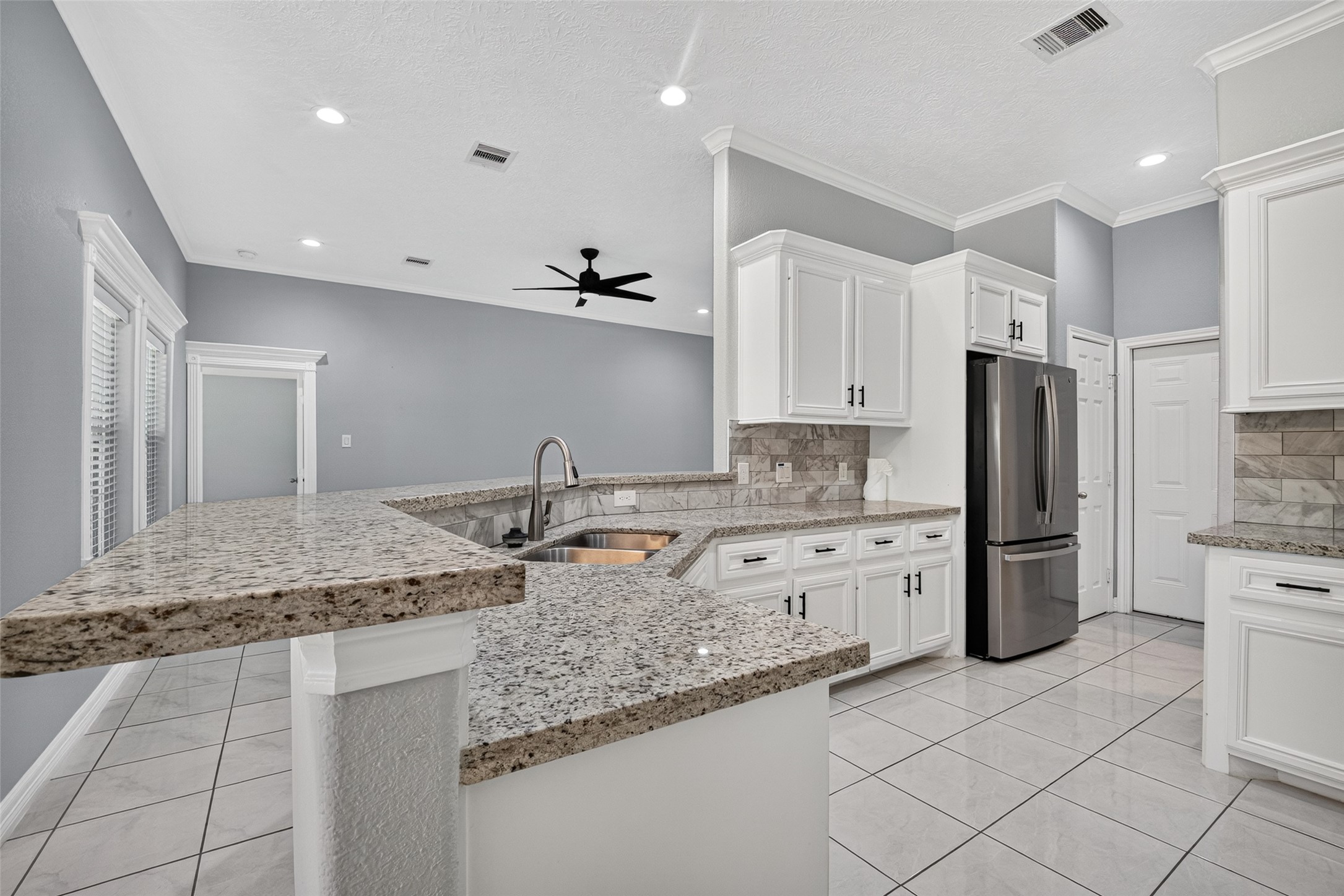 803 Avenue K, South Houston, TX 77587