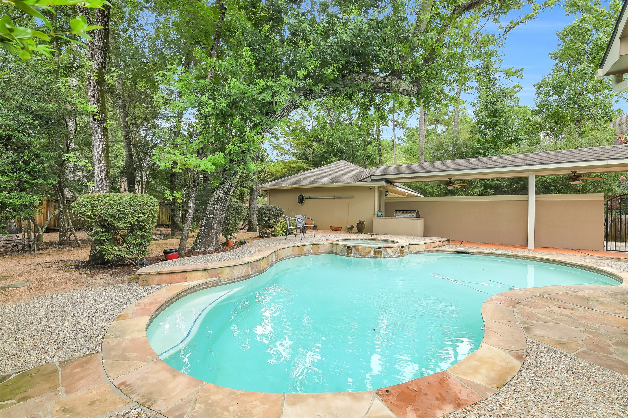 7 Larkspur Trail, The Woodlands, TX 77382
