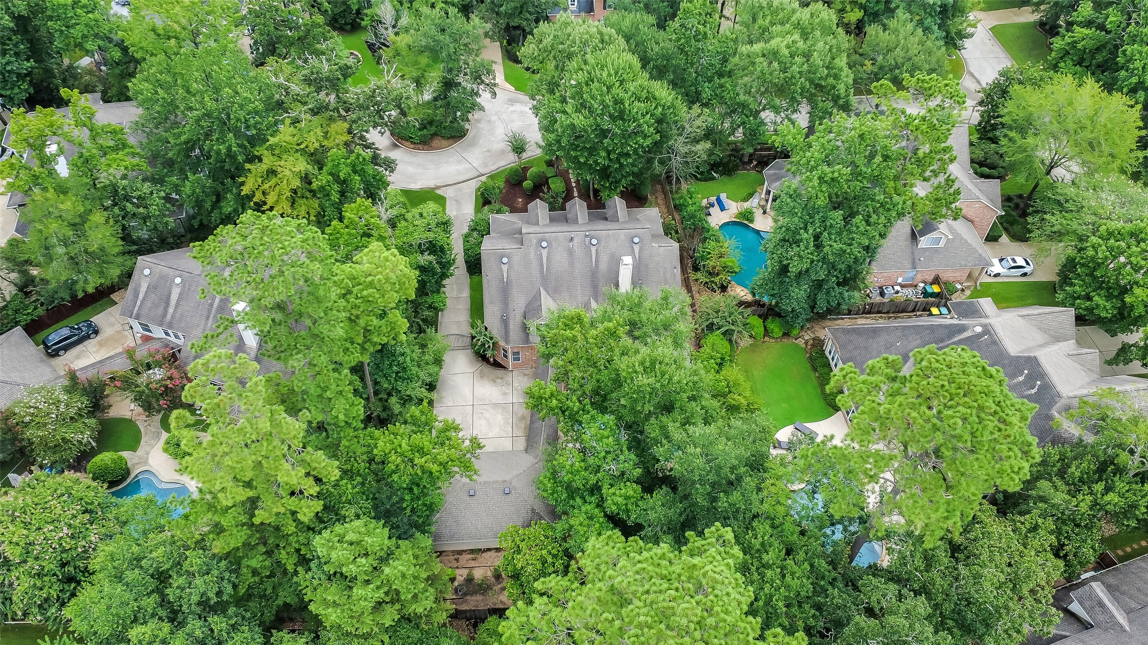 Nestled in lush greenery, this spacious home features a large driveway and offers a serene, private setting. Enjoy the tranquility of a neighborhood surrounded by mature trees and the convenience of nearby amenities.