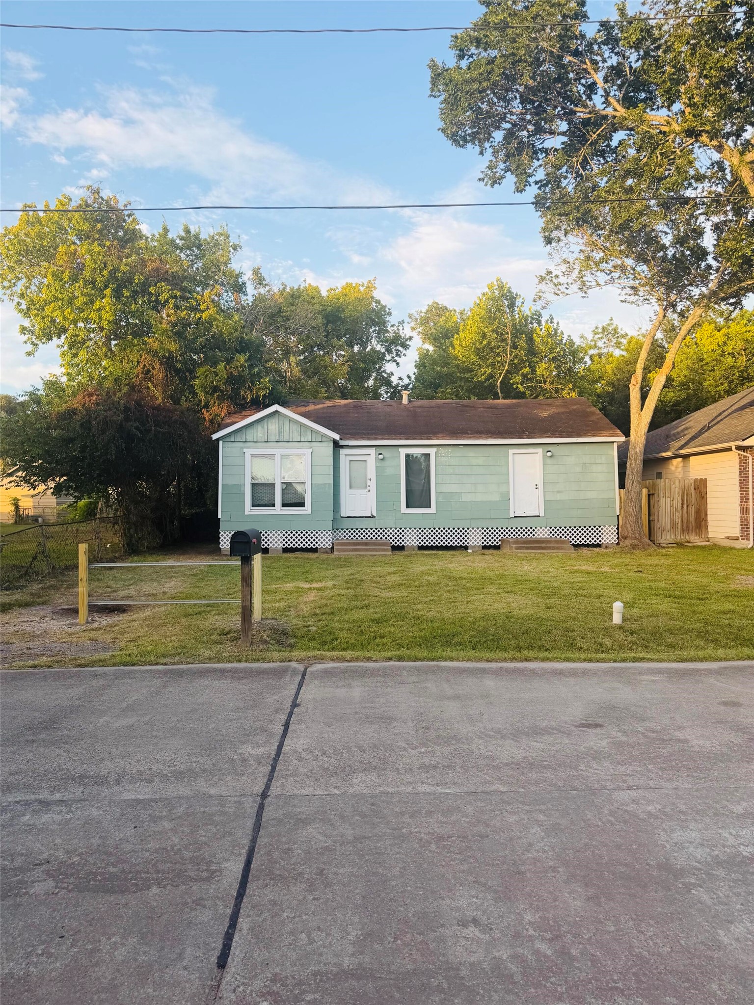 4605 Dakota Street, Dickinson, TX 77539